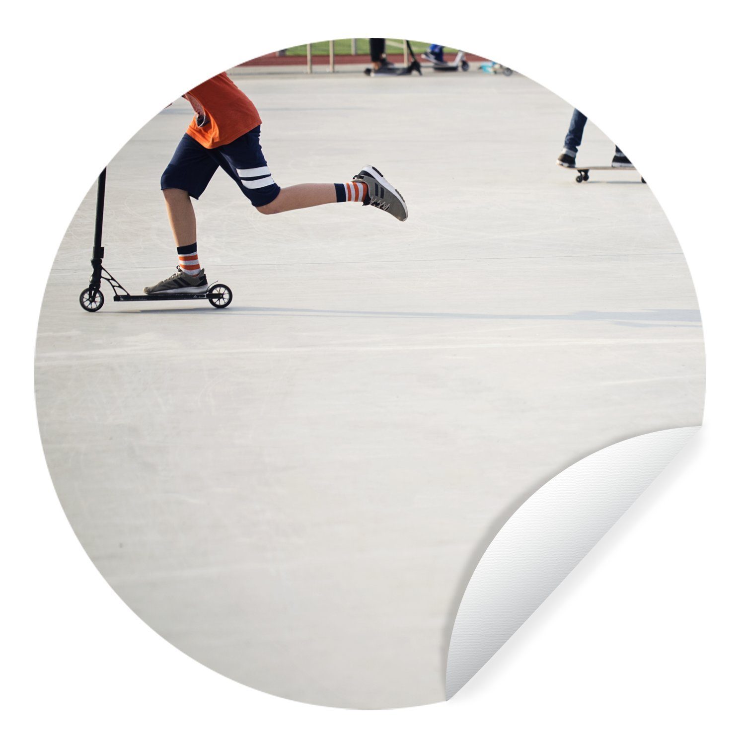 MuchoWow Wandsticker Teenager in einem Skatepark (1 St), Tapetenkreis für Kinderzimmer, Tapetenaufkleber, Rund, Wohnzimmer