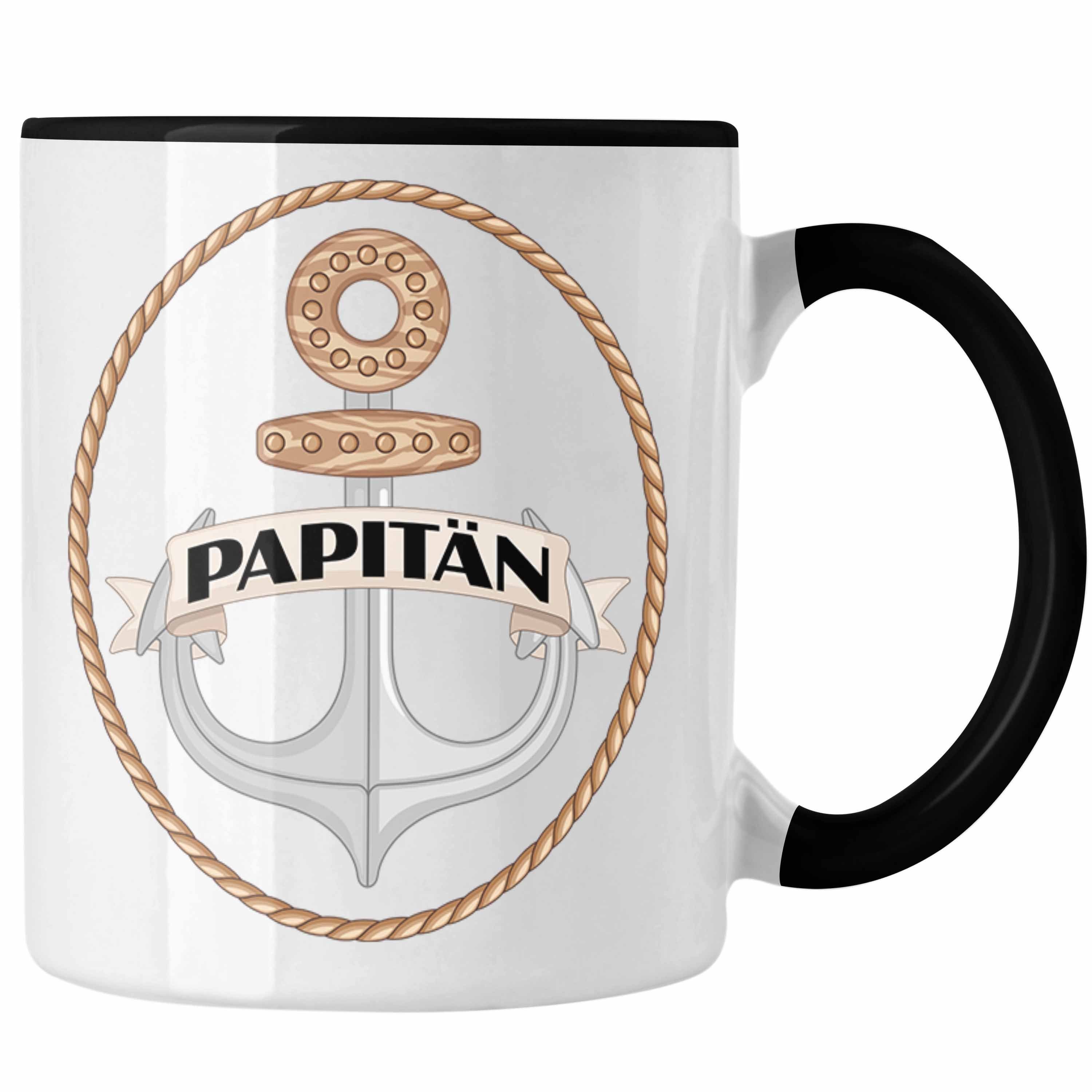 Trendation Tasse Trendation - Tasse für Segler Geschenke Männer Tasse Geschenkideen Zubehör Gadgeds Segeln Lustig Anker Grafik Kapitän Papa Schwarz