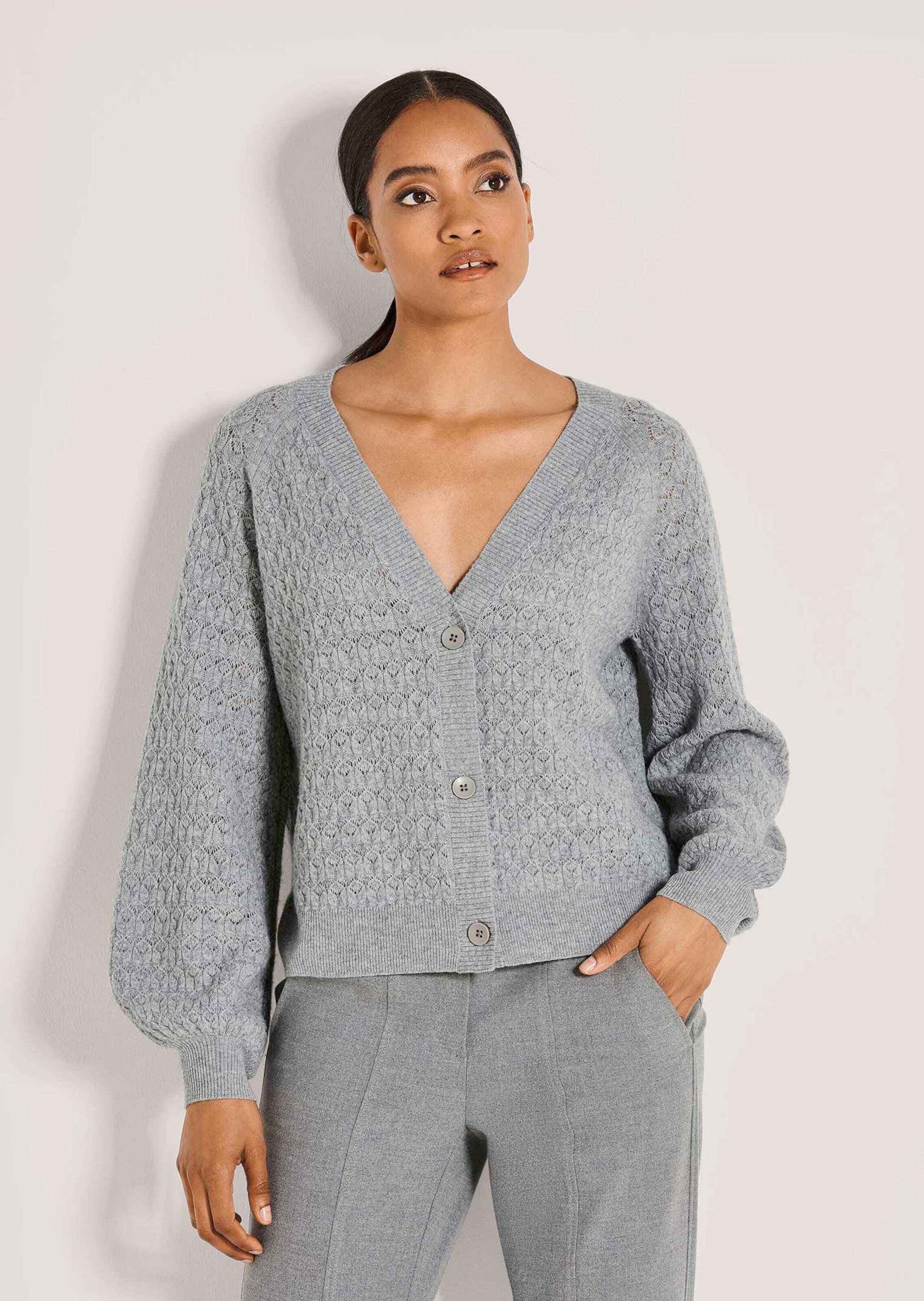 MADELEINE Strickjacke Elegante Strickjacke mit Ajour-Muster Jacke mit V-Aus günstig online kaufen