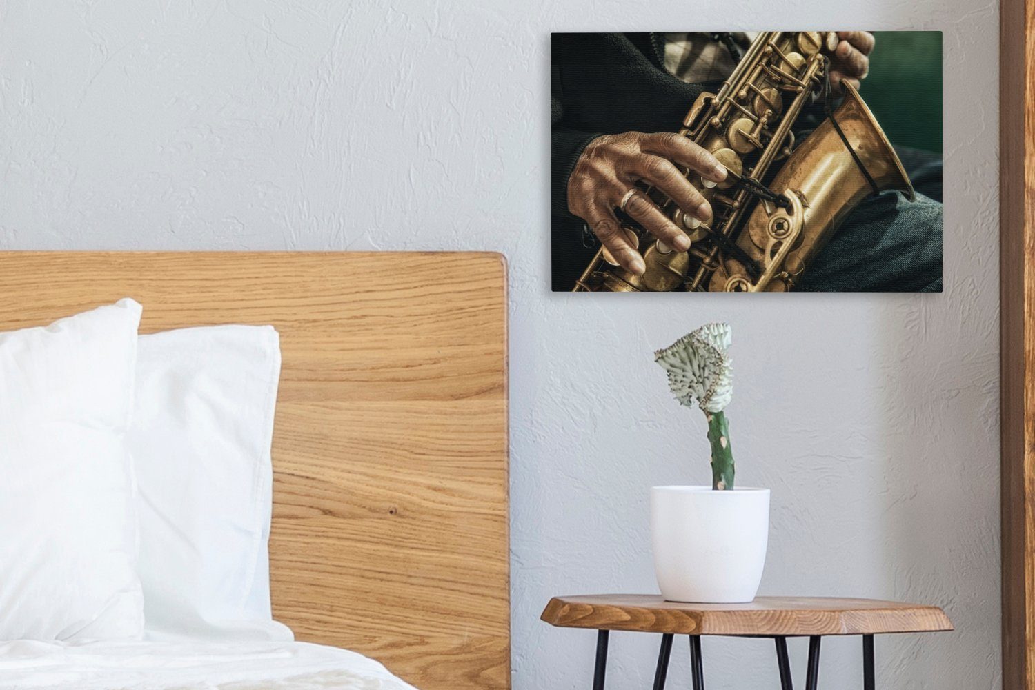 OneMillionCanvasses® Leinwandbild Nahaufnahme St), 30x20 Hand Wandbild Saxophon, Aufhängefertig, einer (1 Leinwandbilder, auf einem Wanddeko, cm
