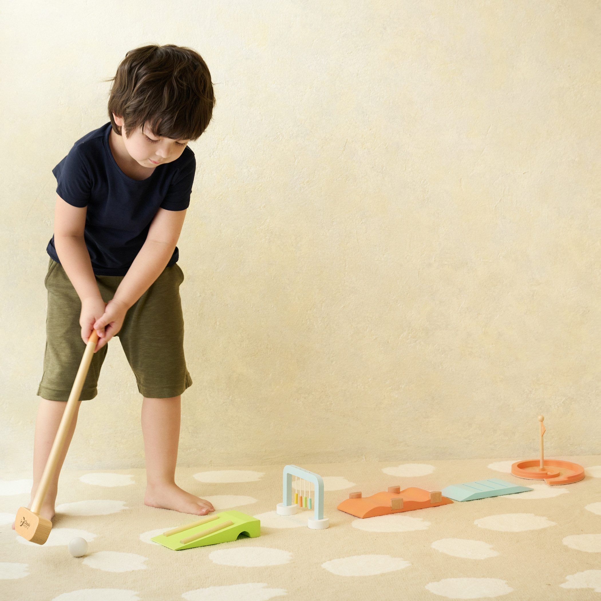 Classic World Minigolf-Set Classic World - Mini-Golfset aus Holz - 38x60x12,6cm - ab 3 Jahre, (11-tlg)