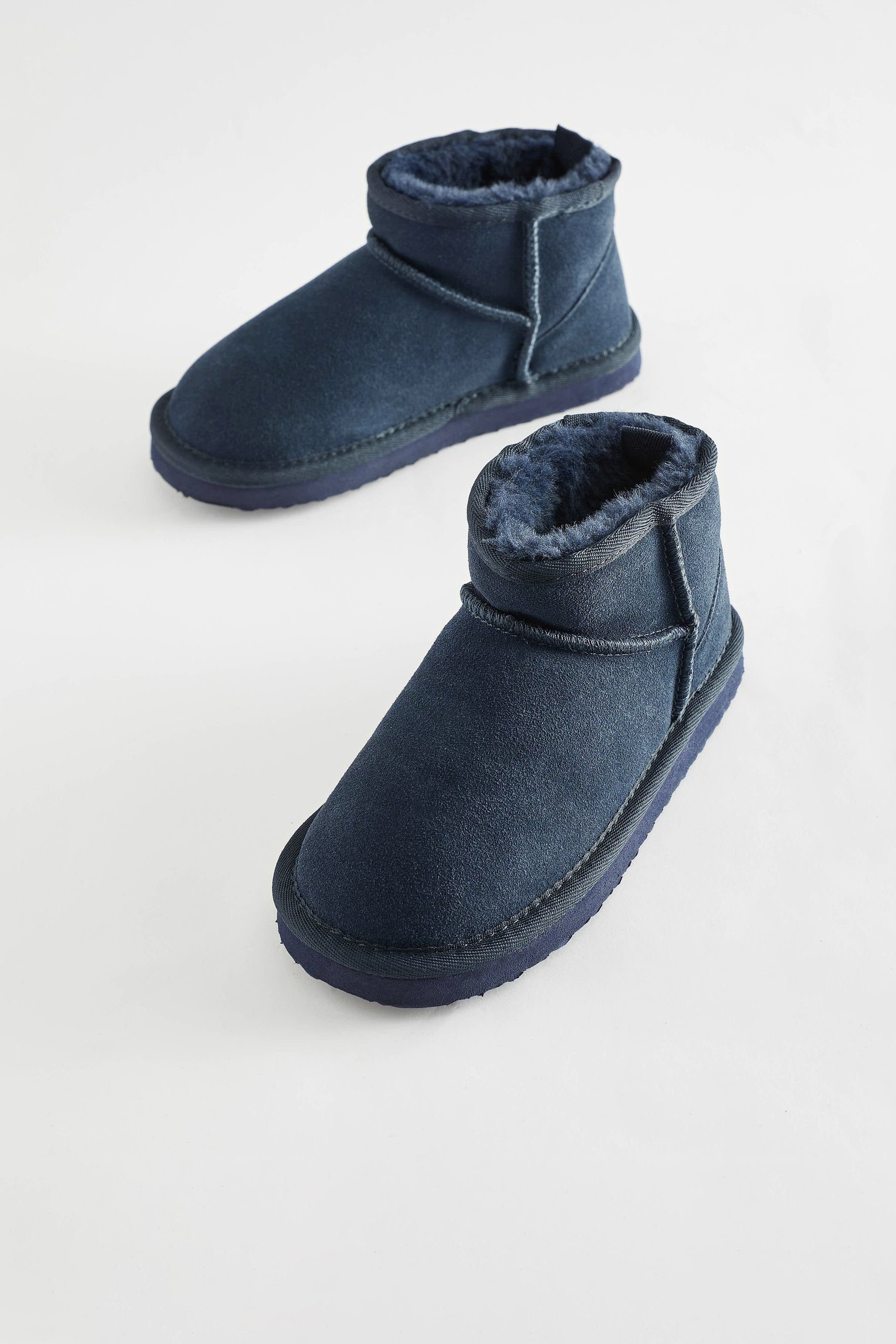 Next aus Navy Hausschuh mit Blue (1-tlg) Slipper-Stiefel Velourleder warmem Futter