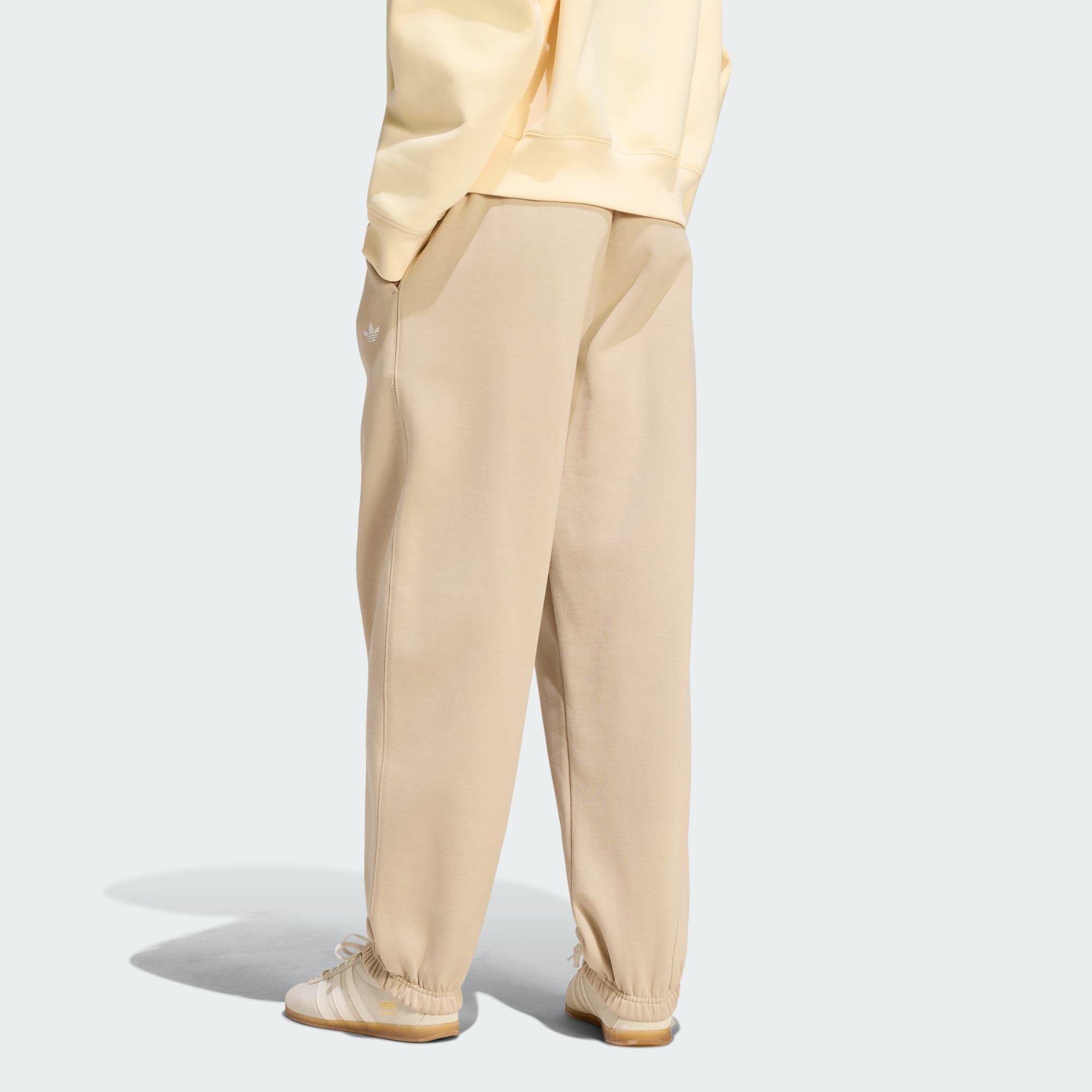 adidas Originals Jogginghose ESSENTIALS FLEECE-JOGGINGHOSE, LOCKERE PASSFORM (1-tlg)