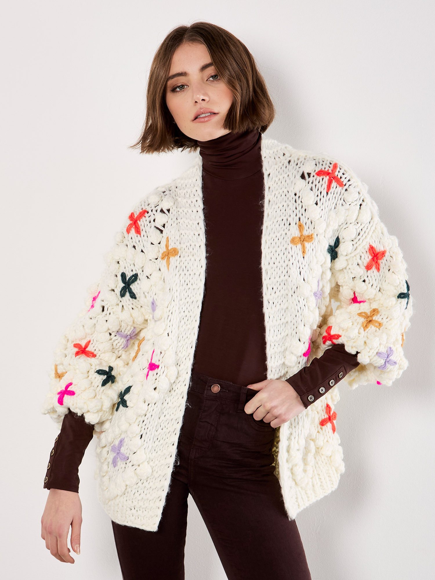 Apricot Cardigan Mehrfarbige Strickjacke, mit 3D-Blumen