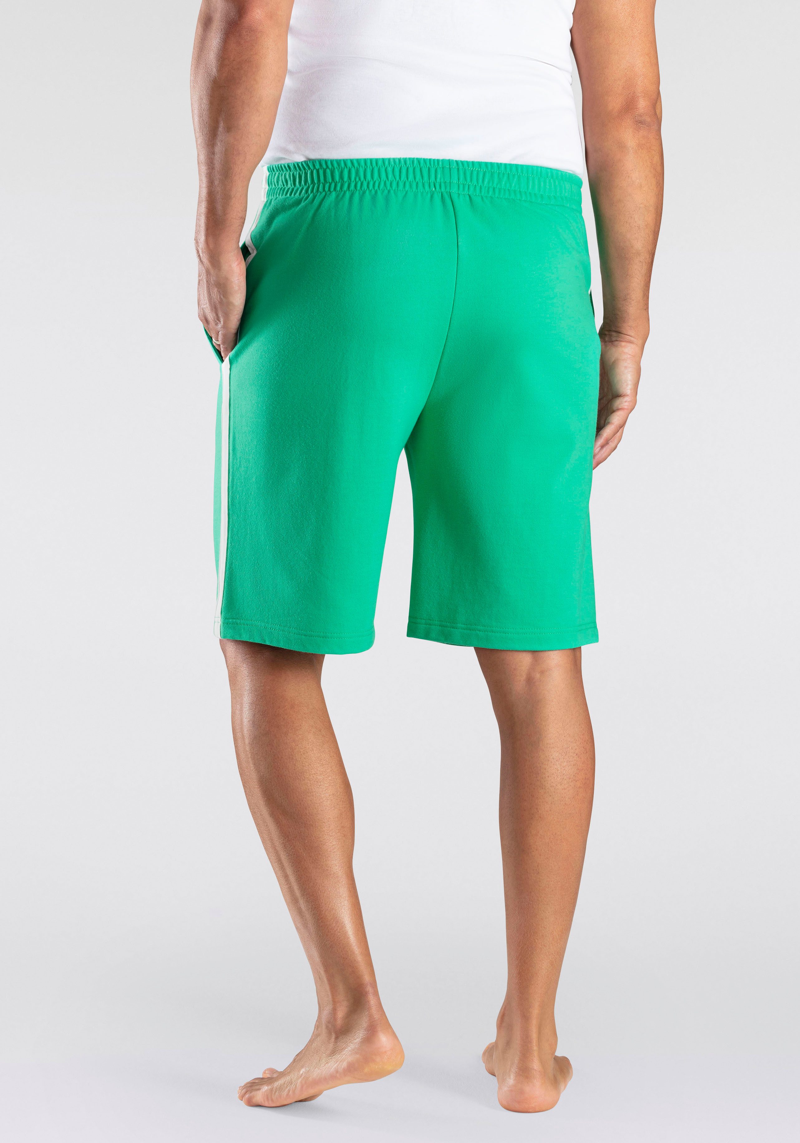 Bench. Loungewear Sweatshorts kurze Relaxshort, Jogginghose, weicher Sweat-Qualität