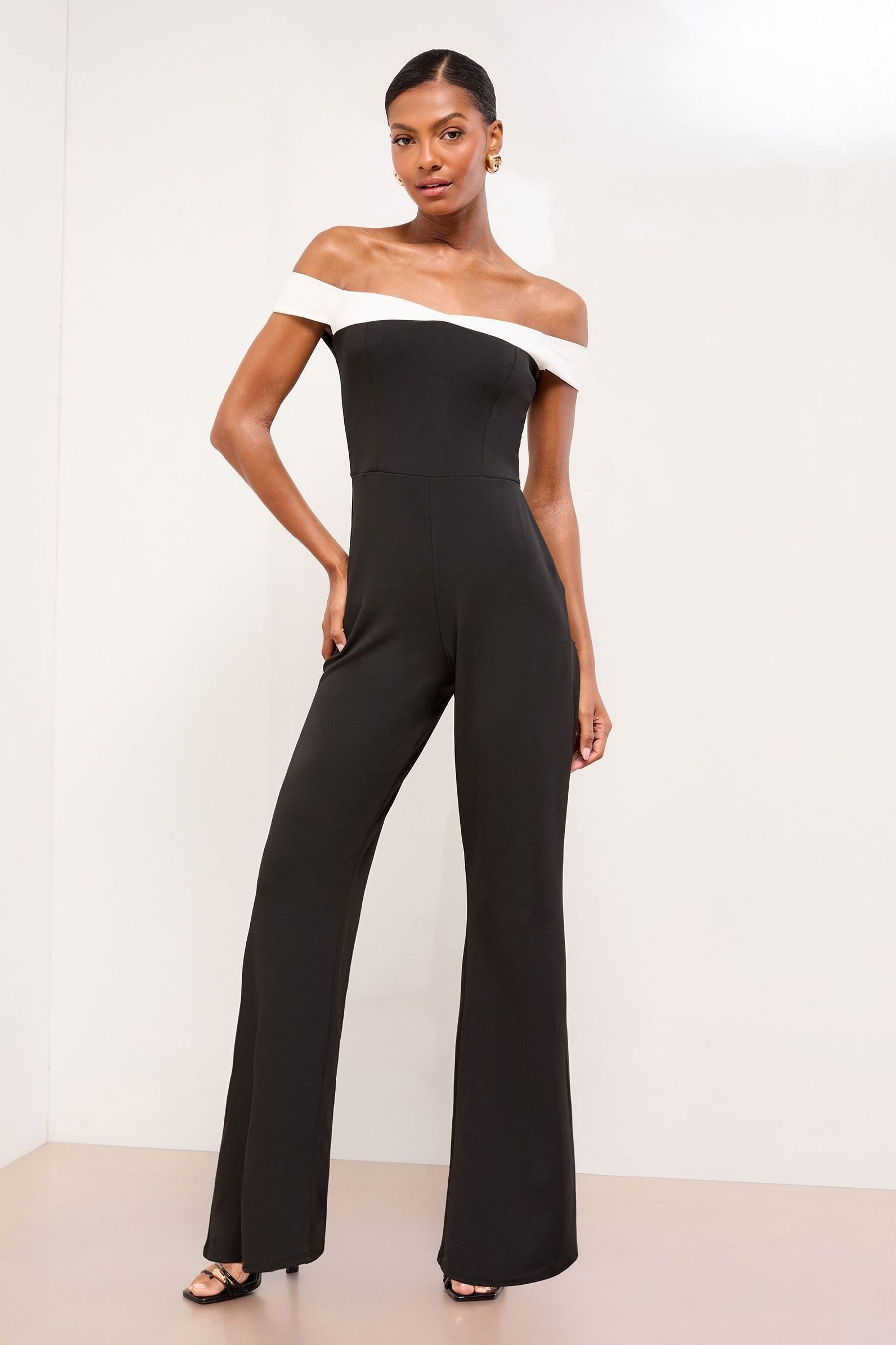 LIPSY Jumpsuit Lipsy Schulterfreier Maxi-Overall, Petite (1-tlg)