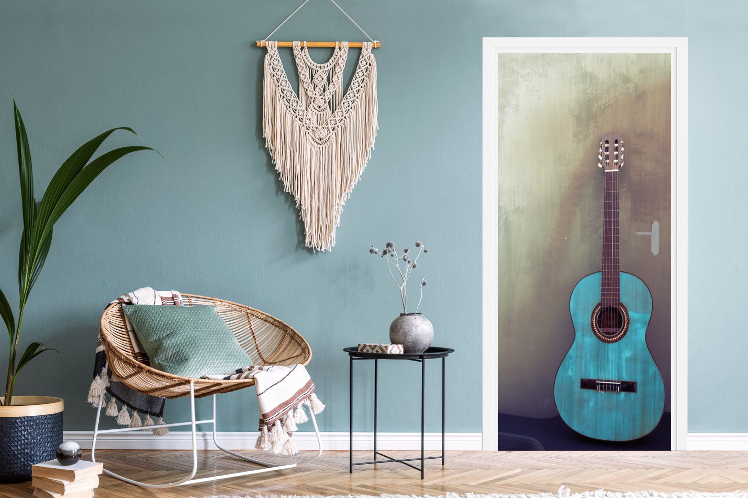 Farbige einem Matt, einer Türaufkleber, Betonwand, bedruckt, Raum Gitarre cm Fototapete MuchoWow in St), 75x205 für Türtapete (1 mit Tür, akustische