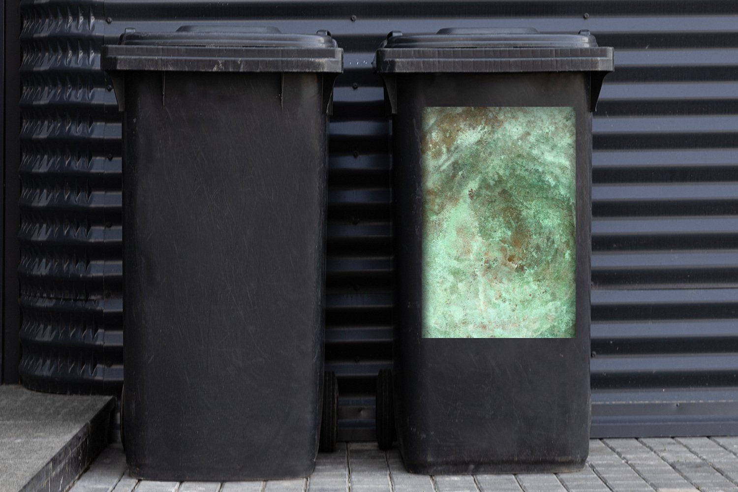 MuchoWow Wandsticker Kupferfarbener Hintergrund mit Mülltonne, Sticker, St), Container, (1 Patina Mülleimer-aufkleber, Abfalbehälter