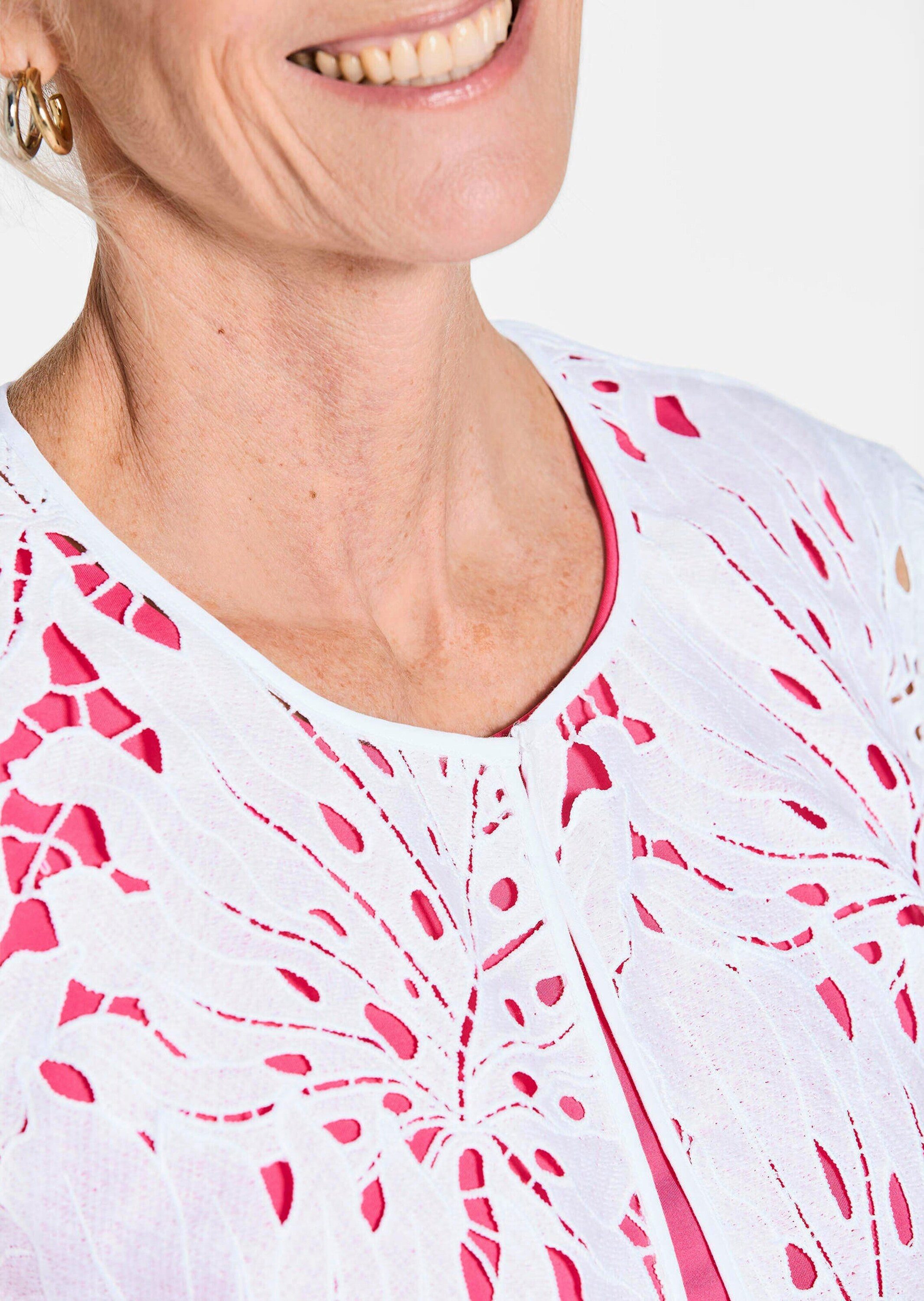 GOLDNER Jerseyblazer Kurzgröße: Weiße Jacke mit Blätterdessin Figurnahes Damenjäckchen, floral, 3/4-Arm, offen