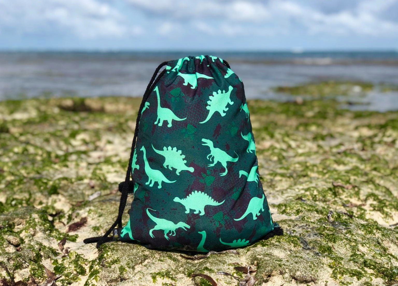 HECKBO Turnbeutel Turnbeutel Mädchen Junge - Dino Dinosaurier Motiv - 40x32cm - Kindergarten, Kita, Krippe - Rucksack, Beutel, Sporttasche, Sportbeutel, Kindergartenrucksack, Kinderrucksack, Stoffbeutel