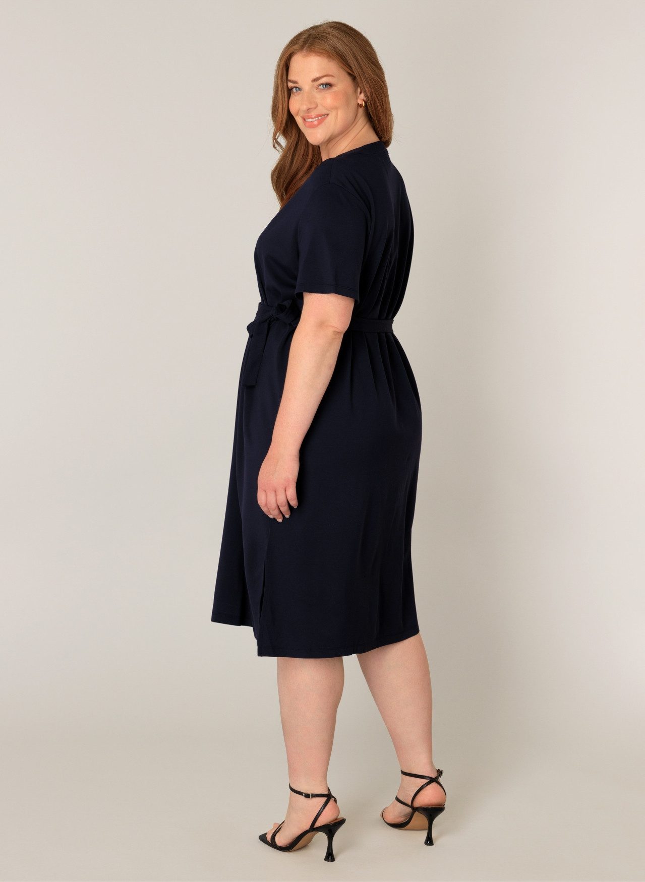 Base Level Curvy Sommerkleid mit Bindegürtel günstig online kaufen
