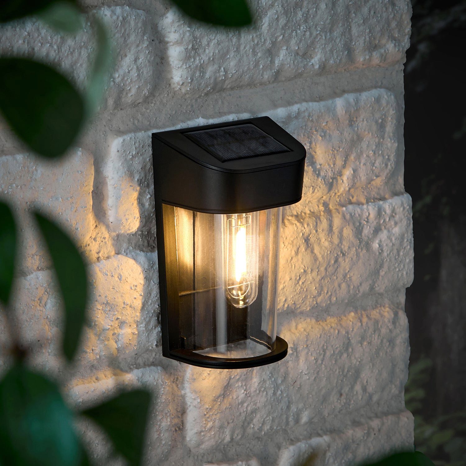 Lights4fun LED Außen-Wandleuchte Audley Schwarze Mini Solar-Wandleuchte mit warmweißer LED
