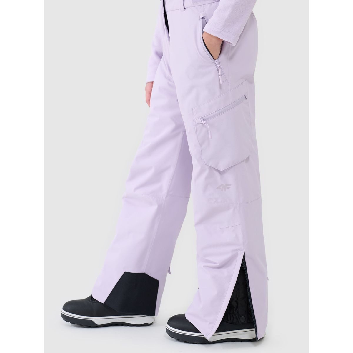 4F Skihose Trousers FNK F0962 Wasserdichte, atmungsaktive Damen-Skihose mit reflektierenden Details