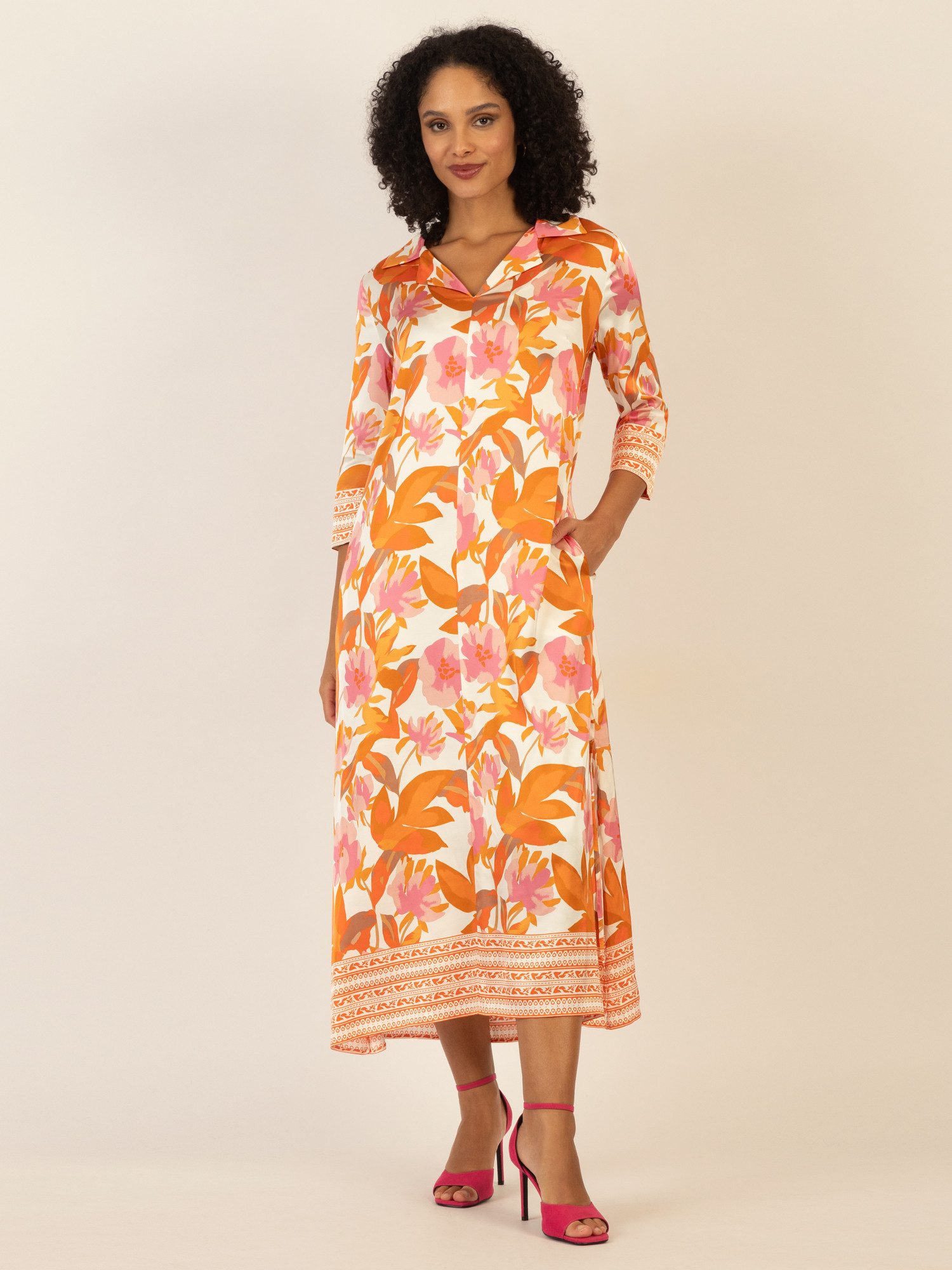 mint & mia Maxikleid aus Satin mit floraler Bordüre