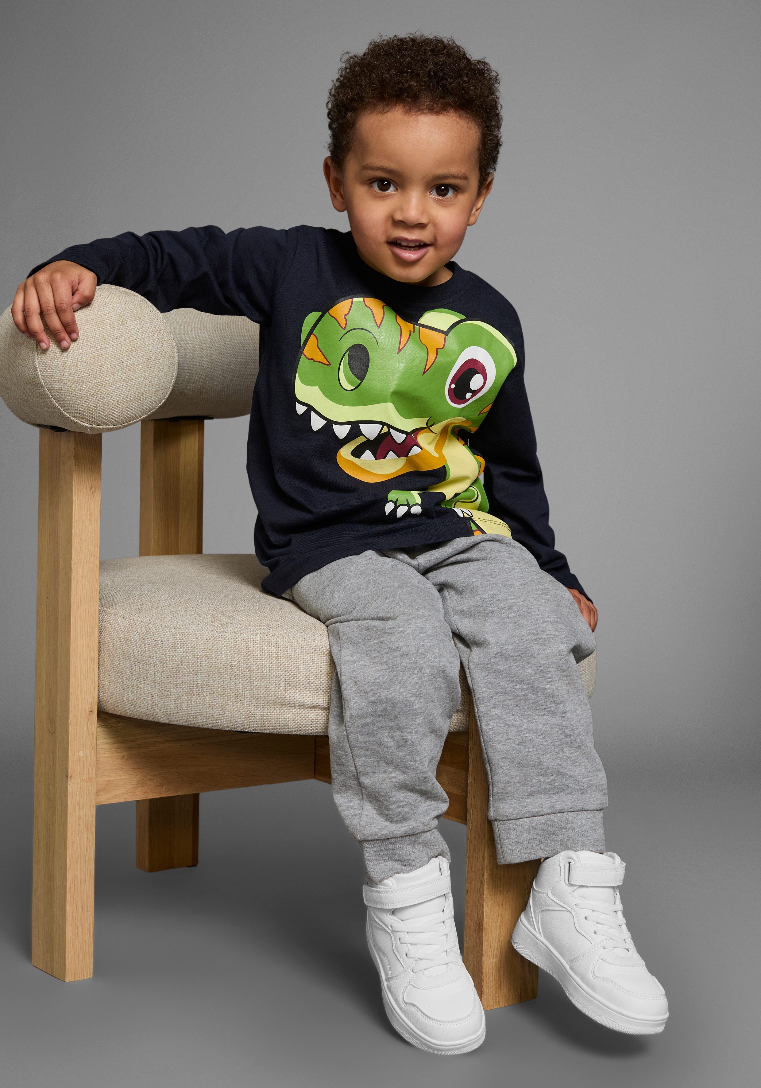 KIDSWORLD Langarmshirt CURIOUS DINO Langarm, Basic-Passform, peppiger Druck