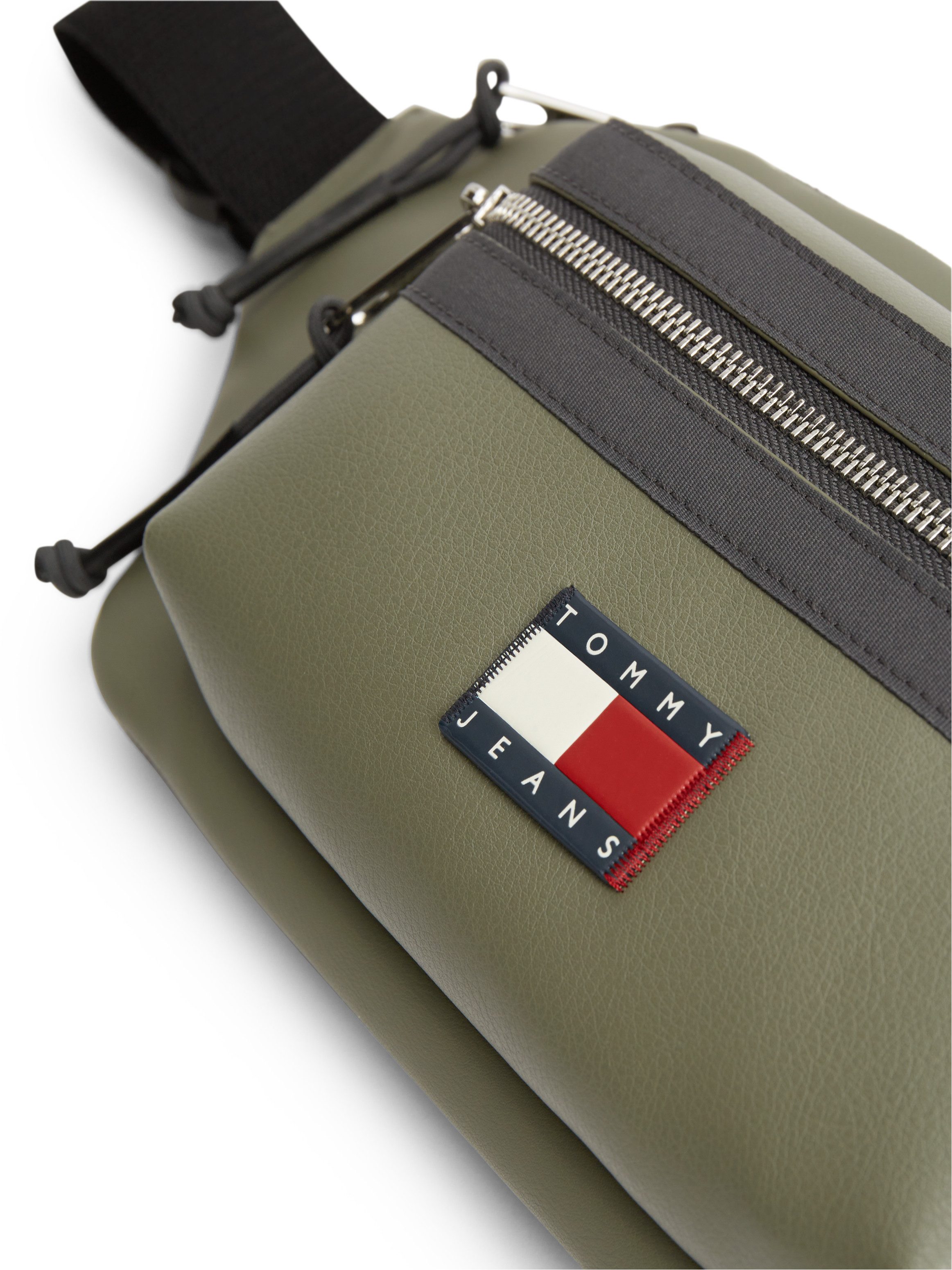 Tommy Jeans Bauchtasche TJM ELEVATED PU BUMBAG, Unisex Gürteltasche, Crossbody Bag mit Logo-Aufnäher – Bild 4 von 5