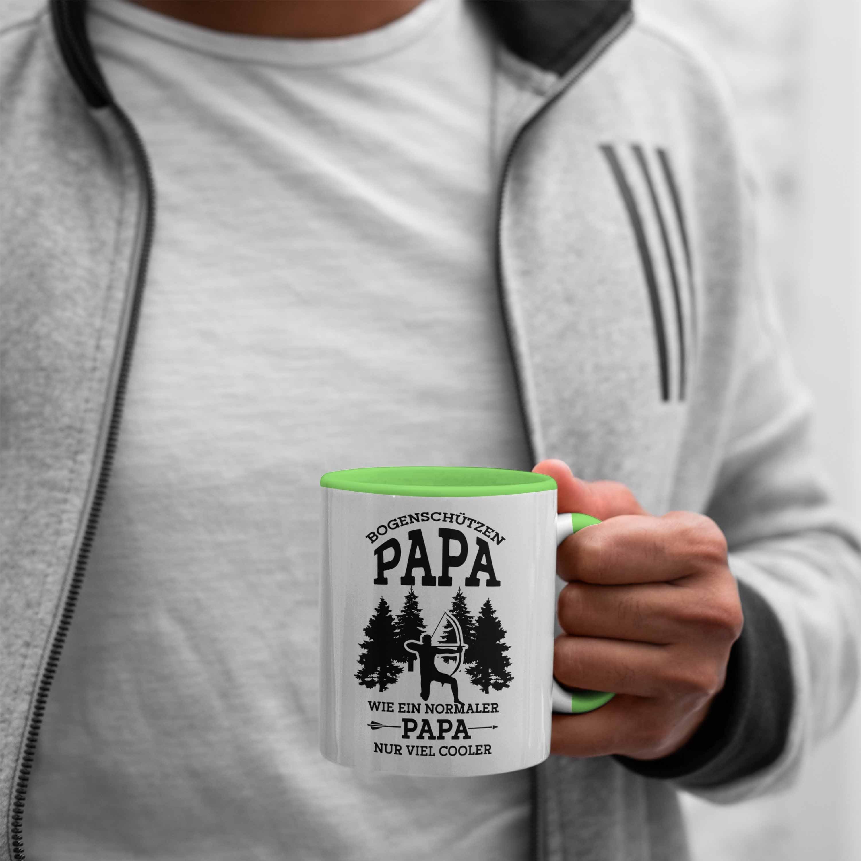 Trendation Tasse Grün Lustige Geschenkidee Papa Vatert Bogenschießen Tasse Bogenschütze für