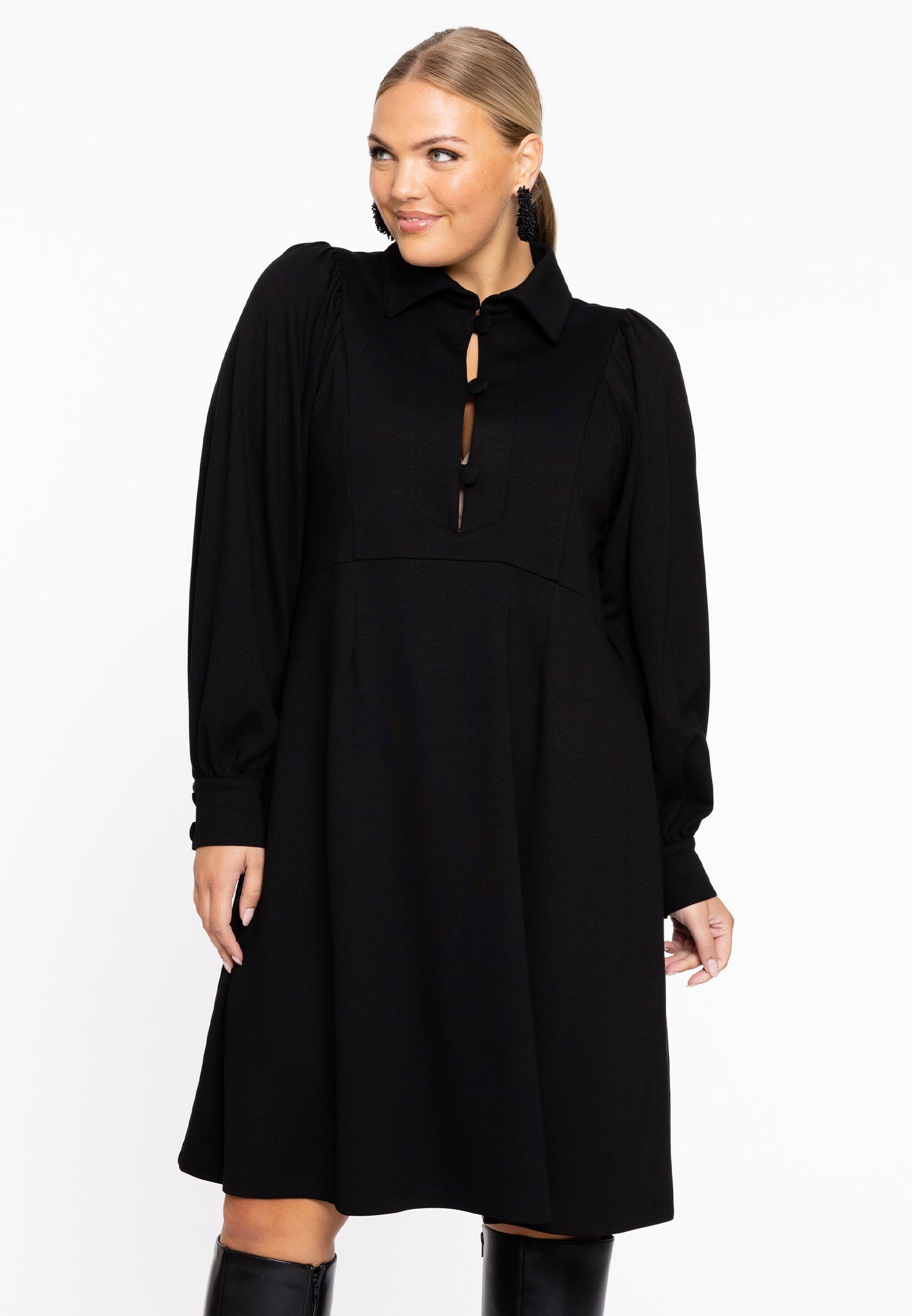 yoek-a-linien-kleid-mit-kn-pfen-das-model-ist-177-cm-gro-und-tr-gt