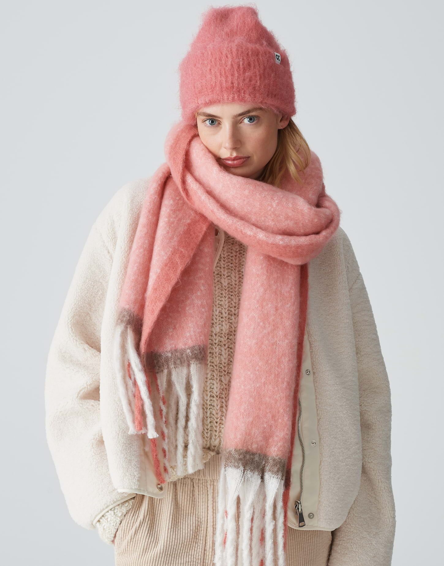 OPUS Strickmütze Flauschige Strickmütze ATILLY aus Alpaka Mix