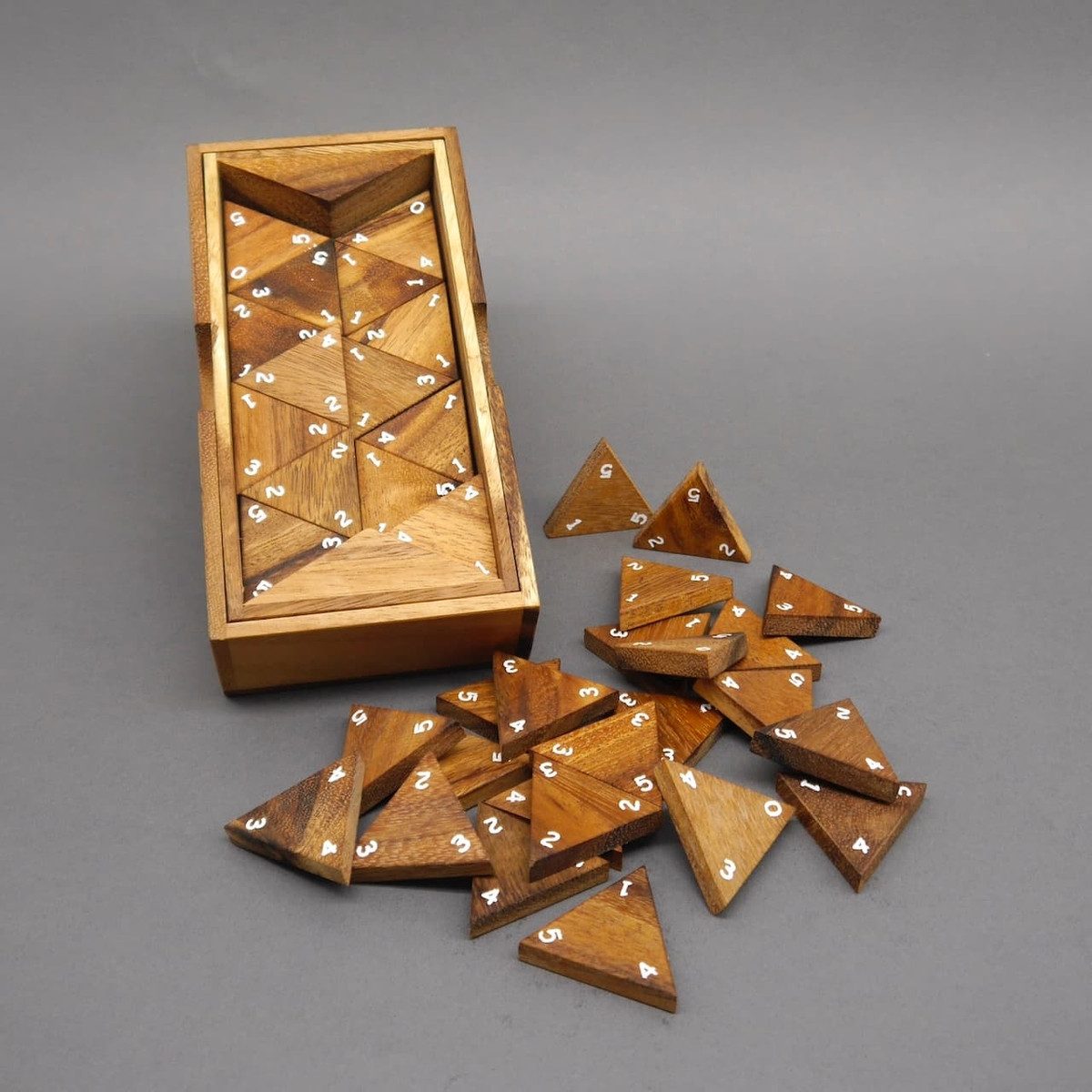 ROMBOL Denkspiele Spiel TRIDOMINO - tolles Domino mit Zahlen, Legespiel, Holzspiel