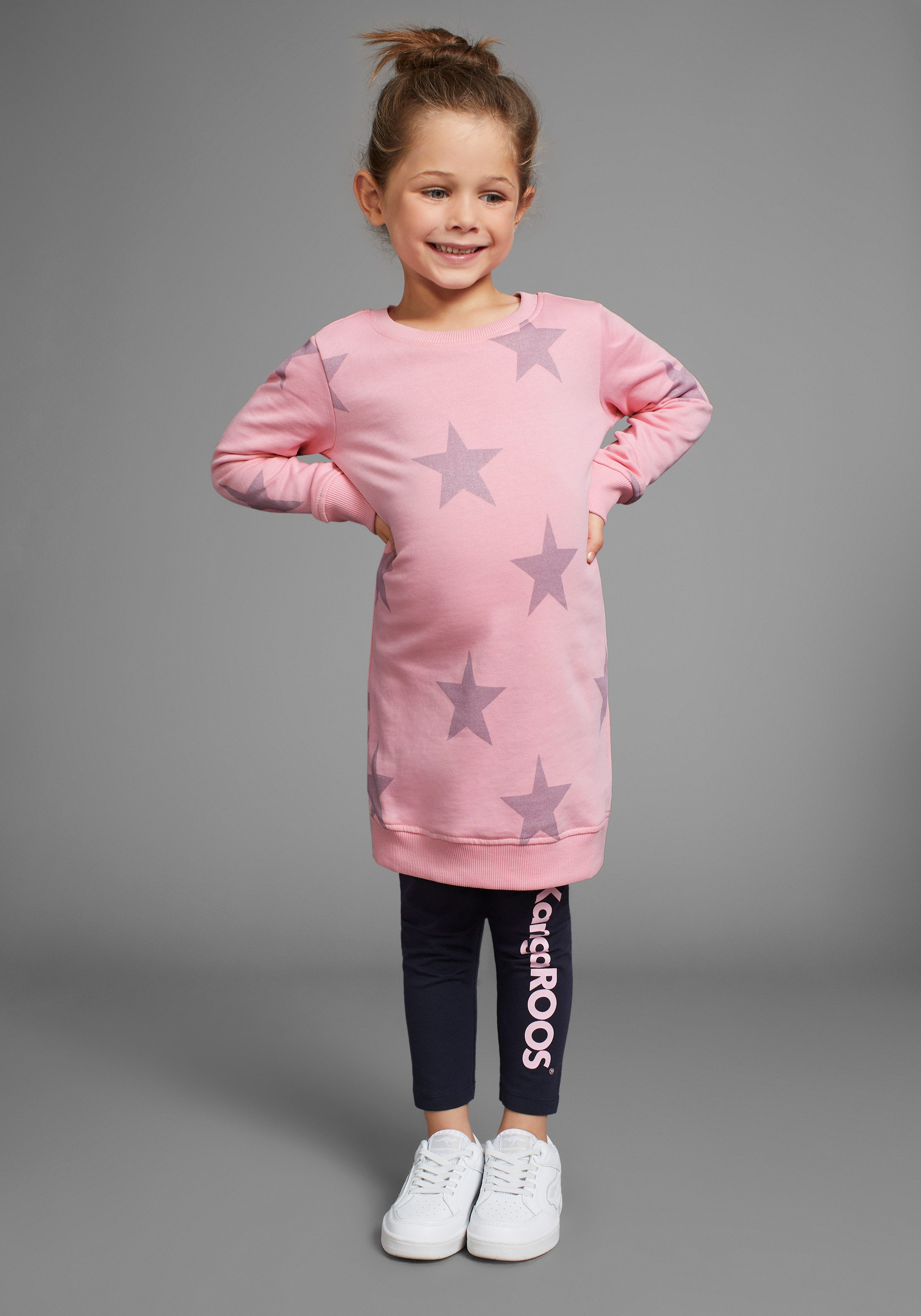 KIDSWORLD Sweatkleid Sterne-Allover Kleid für kleine Mädchen Sweatkleid mit Glitzerdruck
