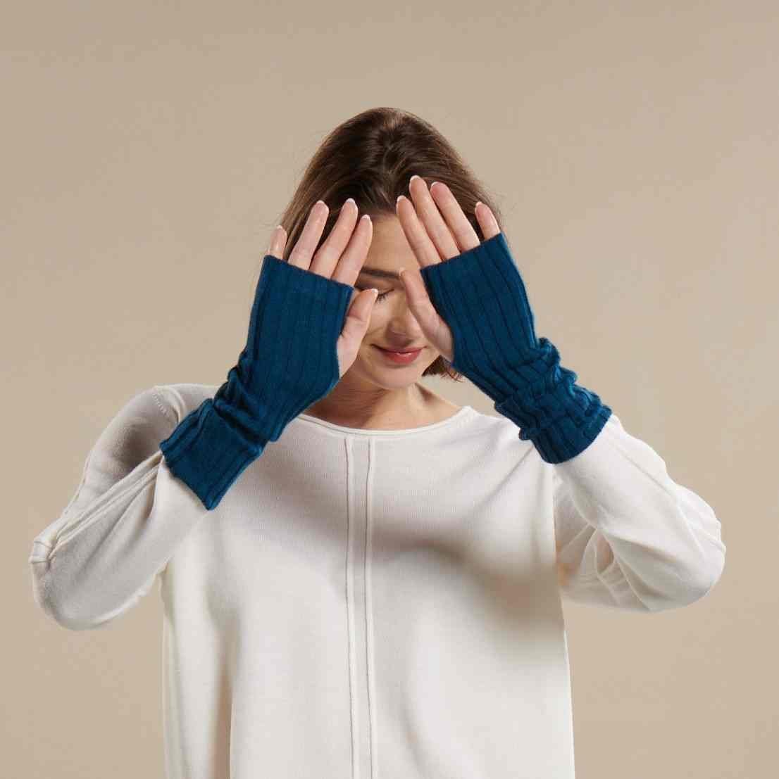 BEAZZ Armstulpen hellgrau Merino Daumenloch) warm Armstulpen 100% Pulswärmer, und Damen, (mit weich meliert Feinstrick, WOLLE