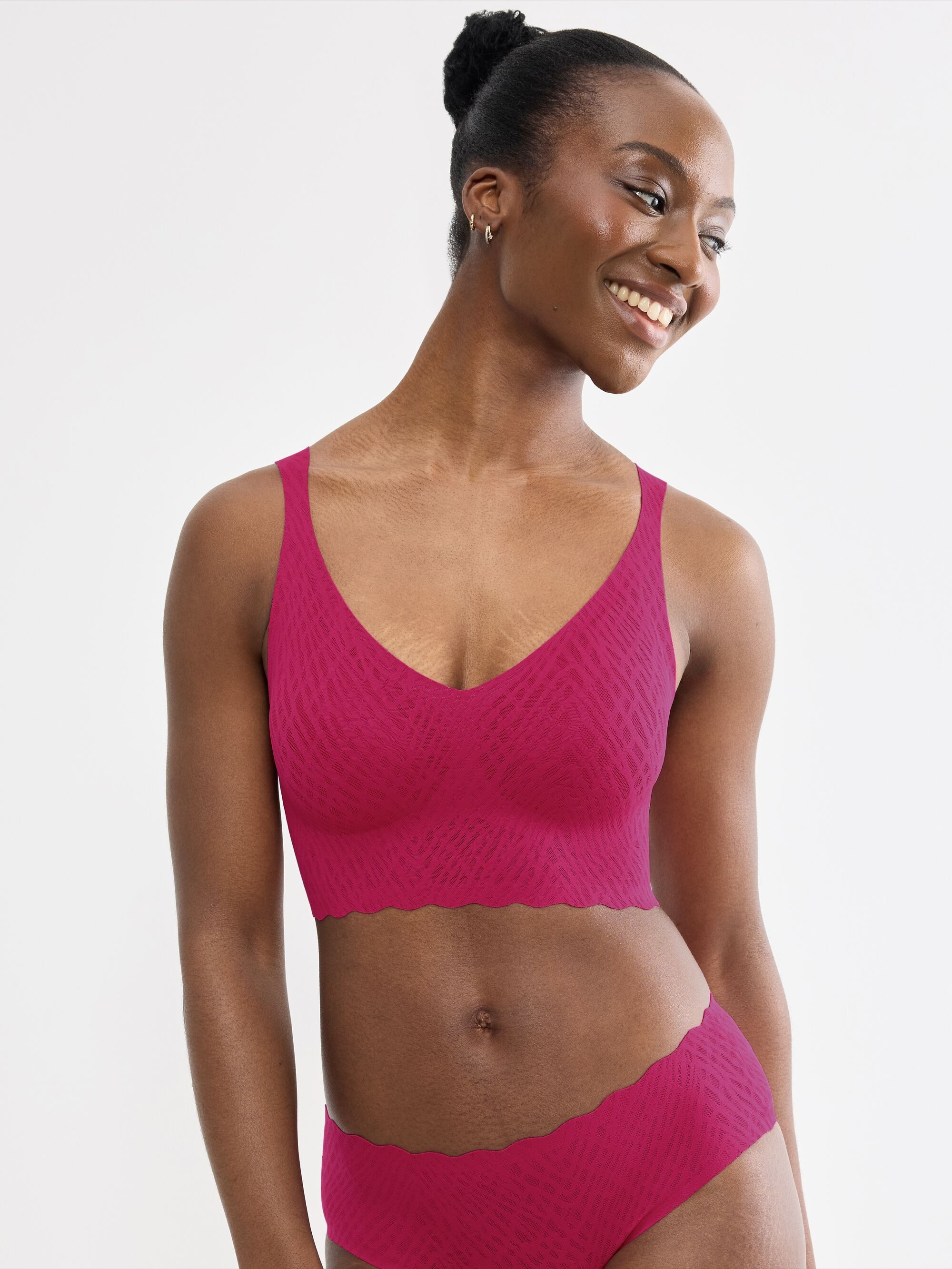 sloggi Bralette ZERO Feel Bliss herausnehmbare, atmungsaktive Pads, Stretch-Spitze, mittlerer Halt