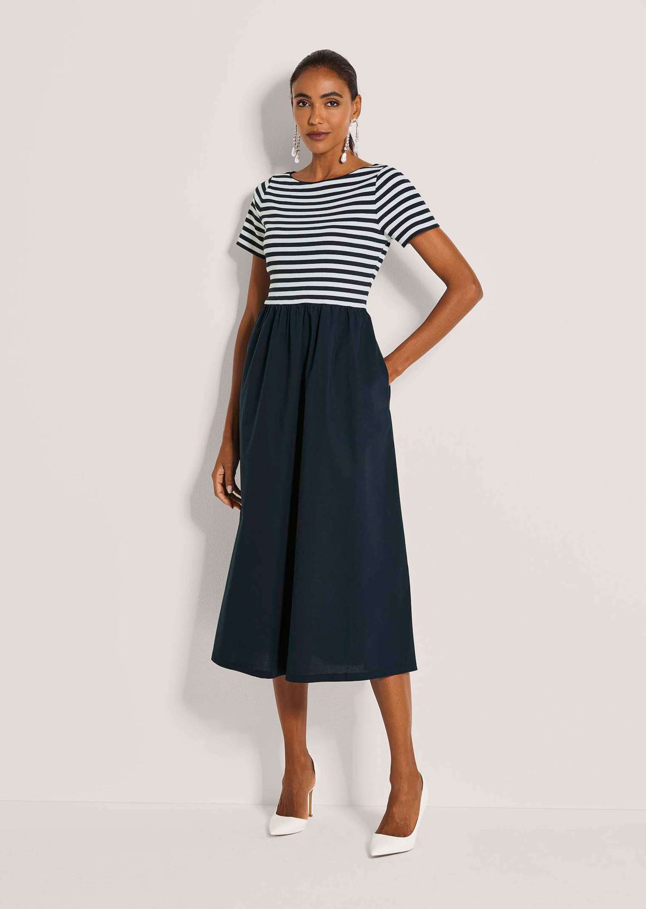 MADELEINE Maxikleid Baumwollkleid mit Streifendetails Midikleid mit U-Boot-Ausschnitt, Taschen, Knielänge und Kurzarm