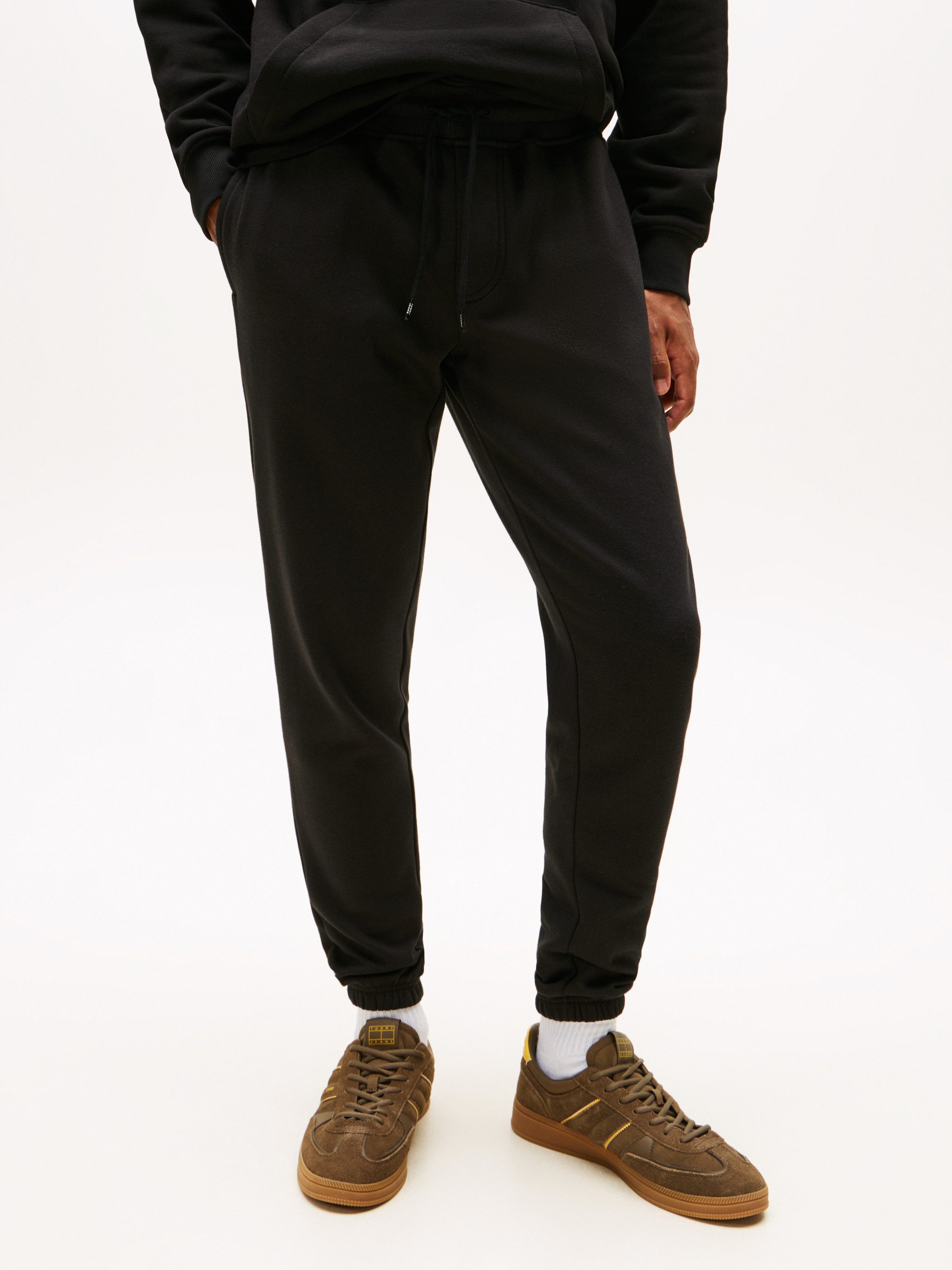 Tommy Jeans Sweathose TJM SLIM S FLAG SWEATPANT Mit Kordelzug