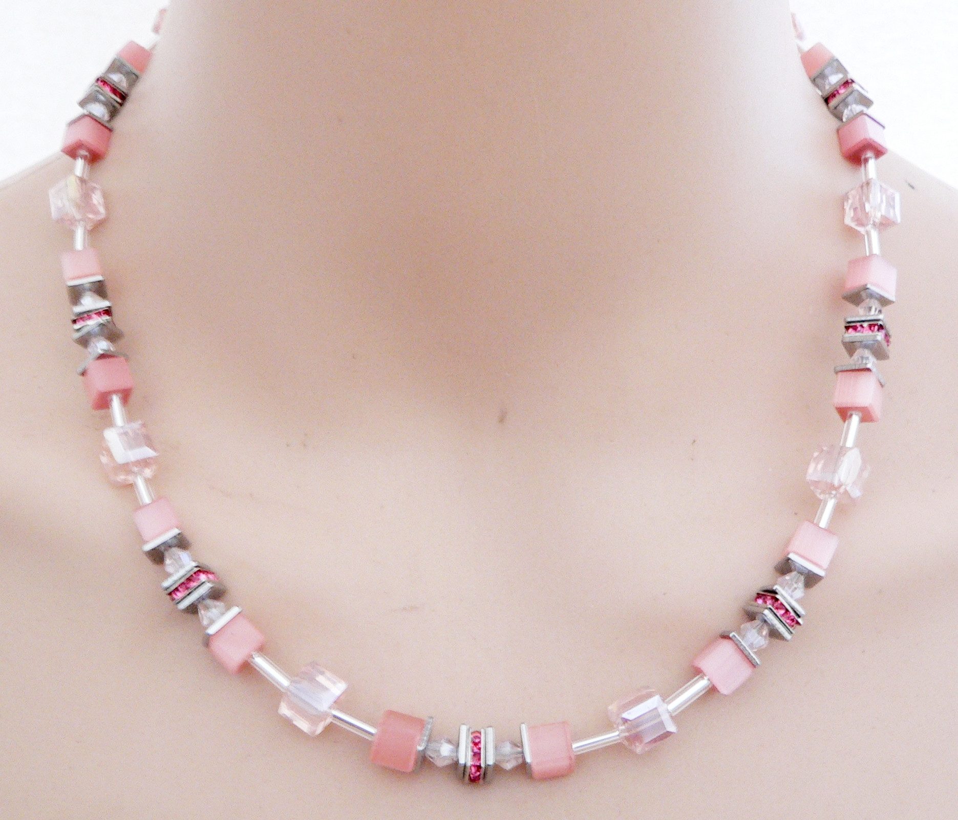 traumschmuck Collier 542d Collier Würfel Cat Eye Kristallglas Rosa Strass (inkl Schmuckbox), Made in Germany