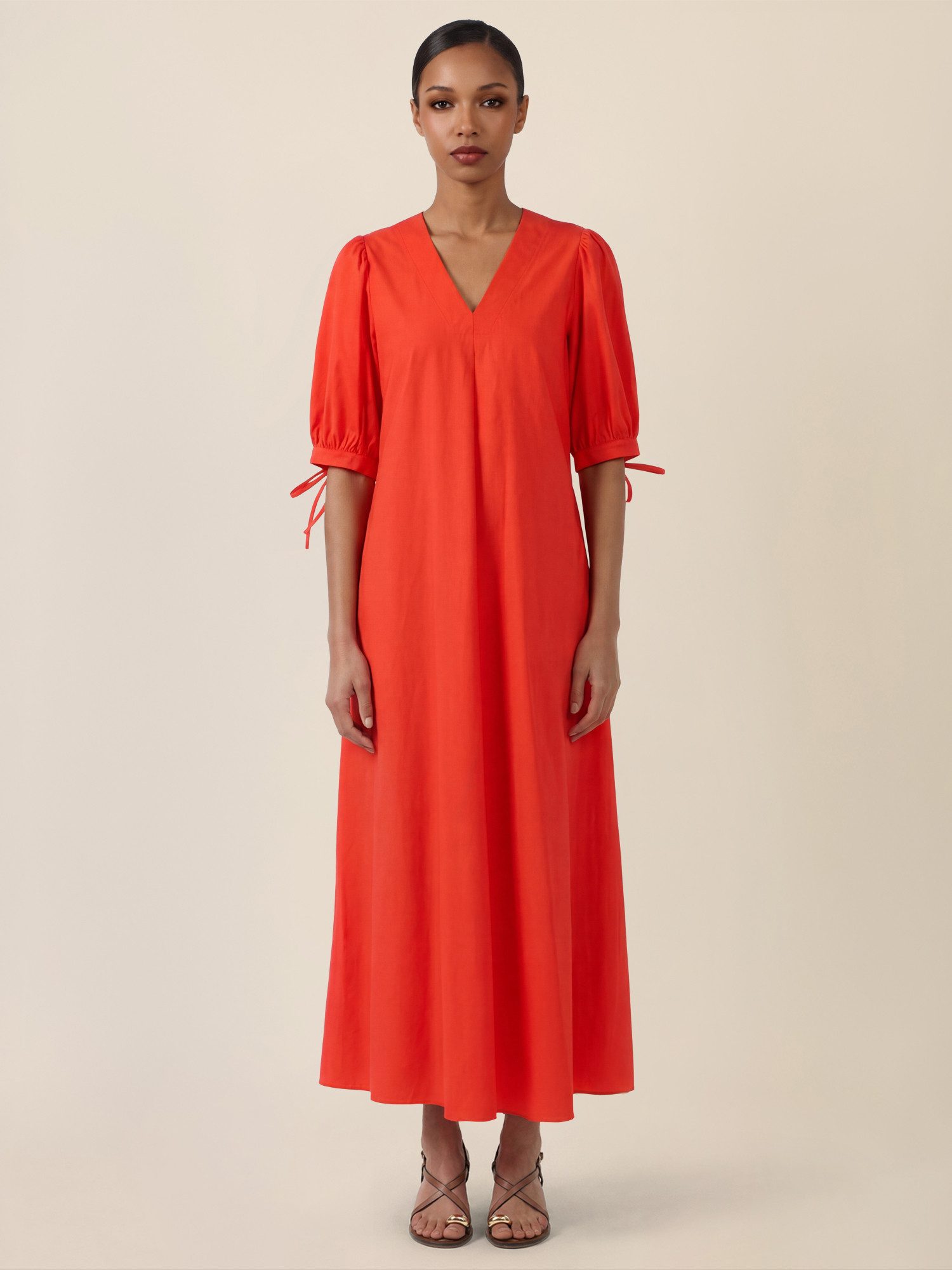 Apart Maxikleid mit Puffärmeln und V-Ausschnitt