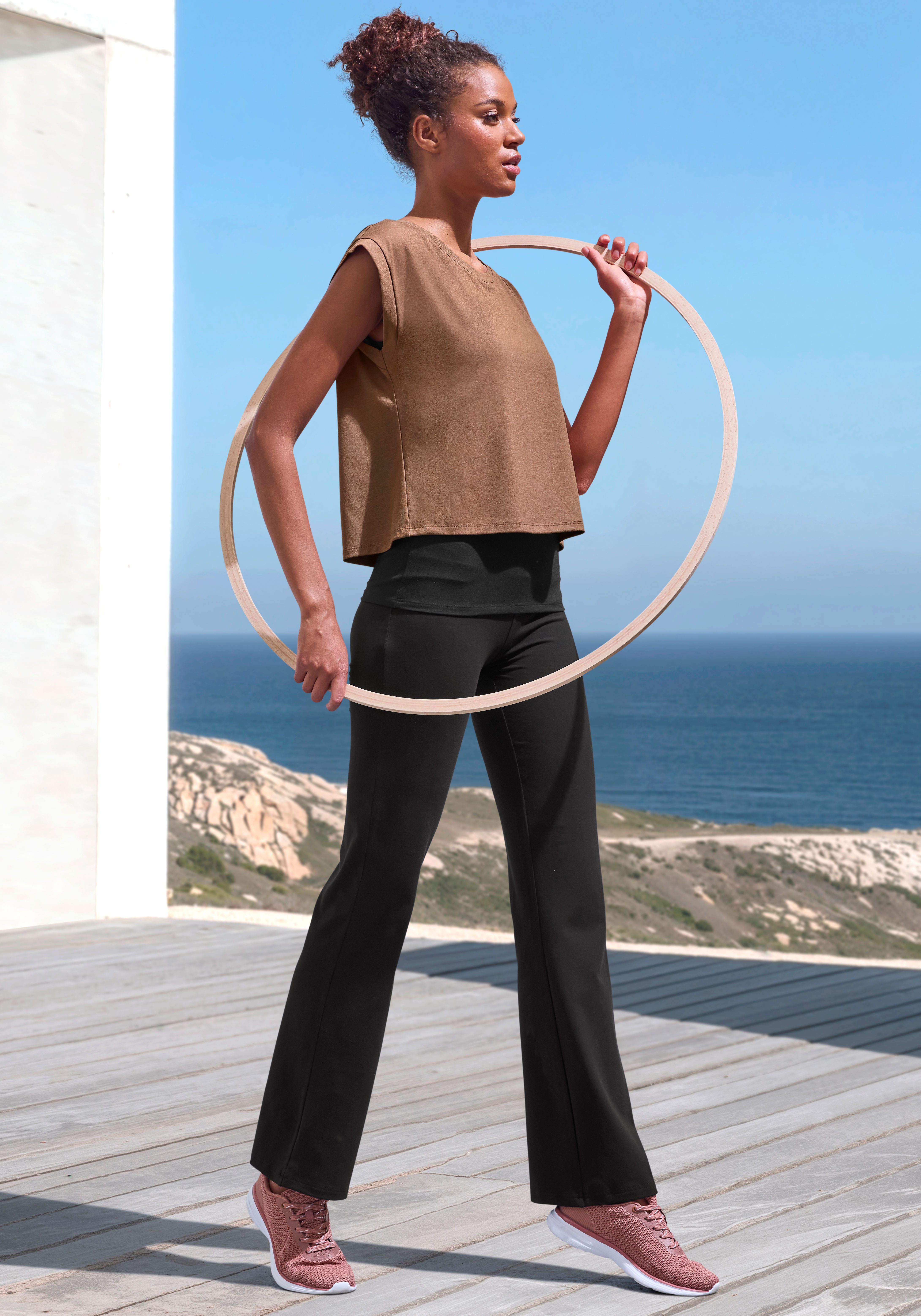 LASCANA ACTIVE Leggings Breites Bündchen und ausgestellte Beine