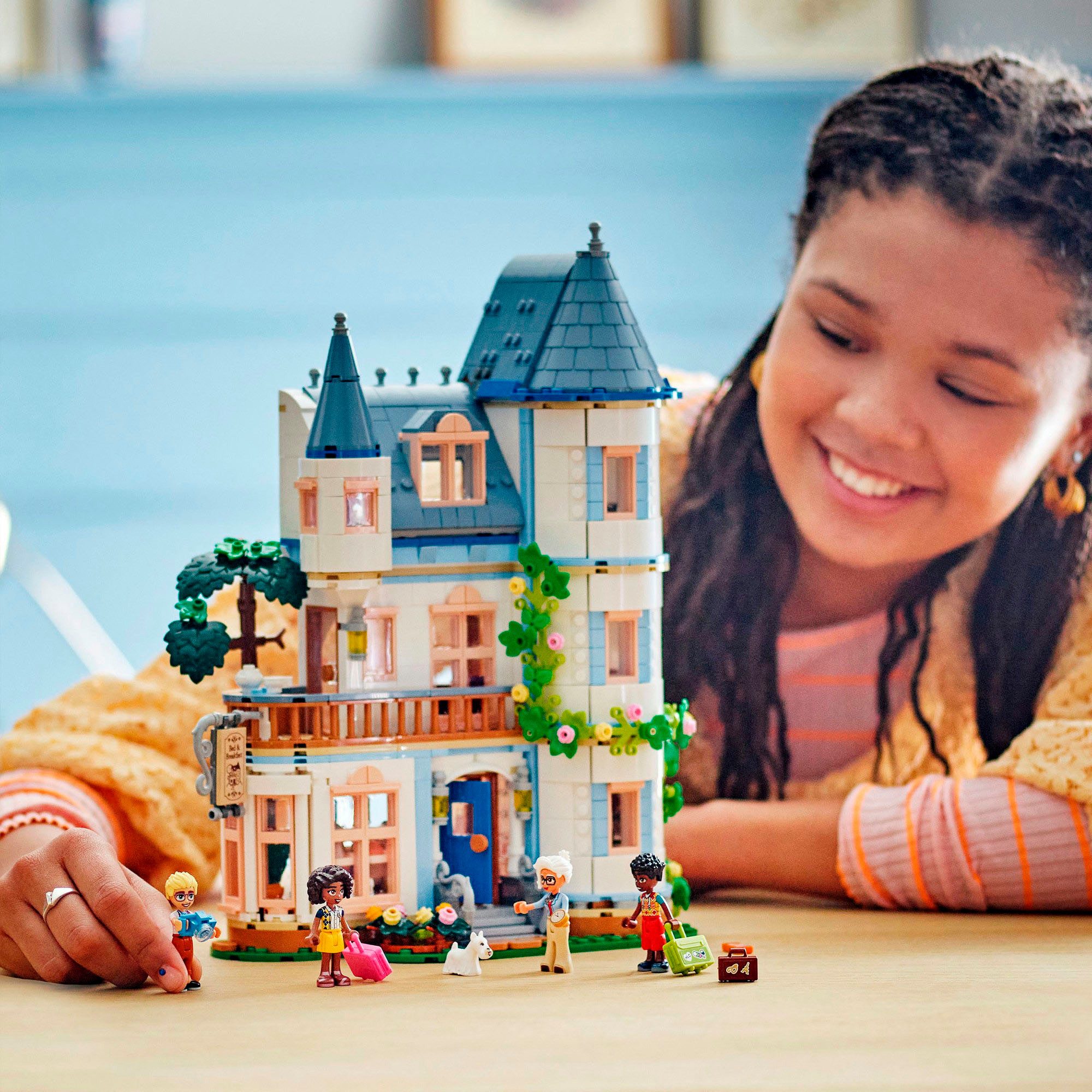 LEGO® Burg mit Ferienunterkunft (42638), LEGO günstig online kaufen