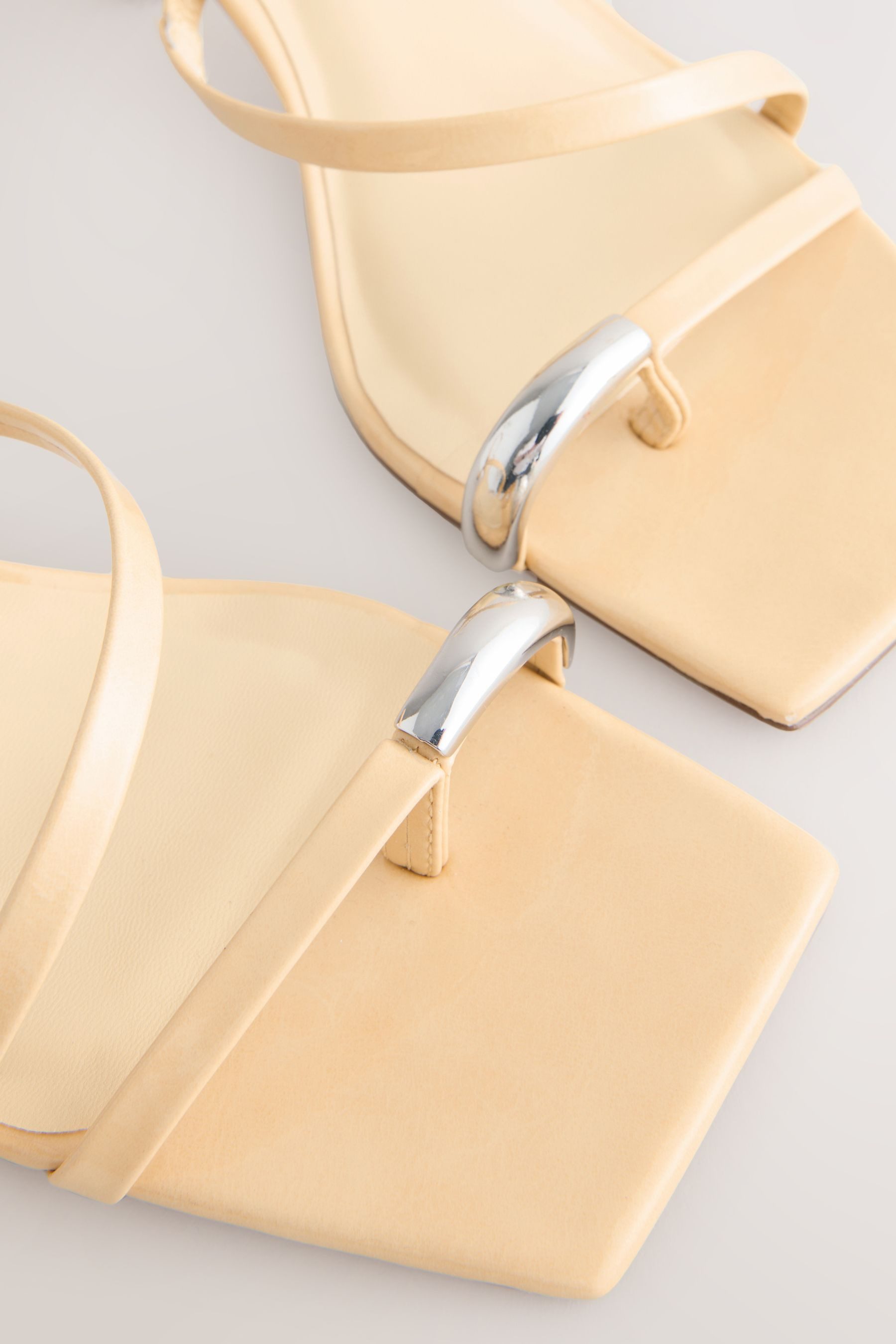 Next Sandalen mit Zehenschlaufen und Absatz Sandalette (1-tlg) günstig online kaufen