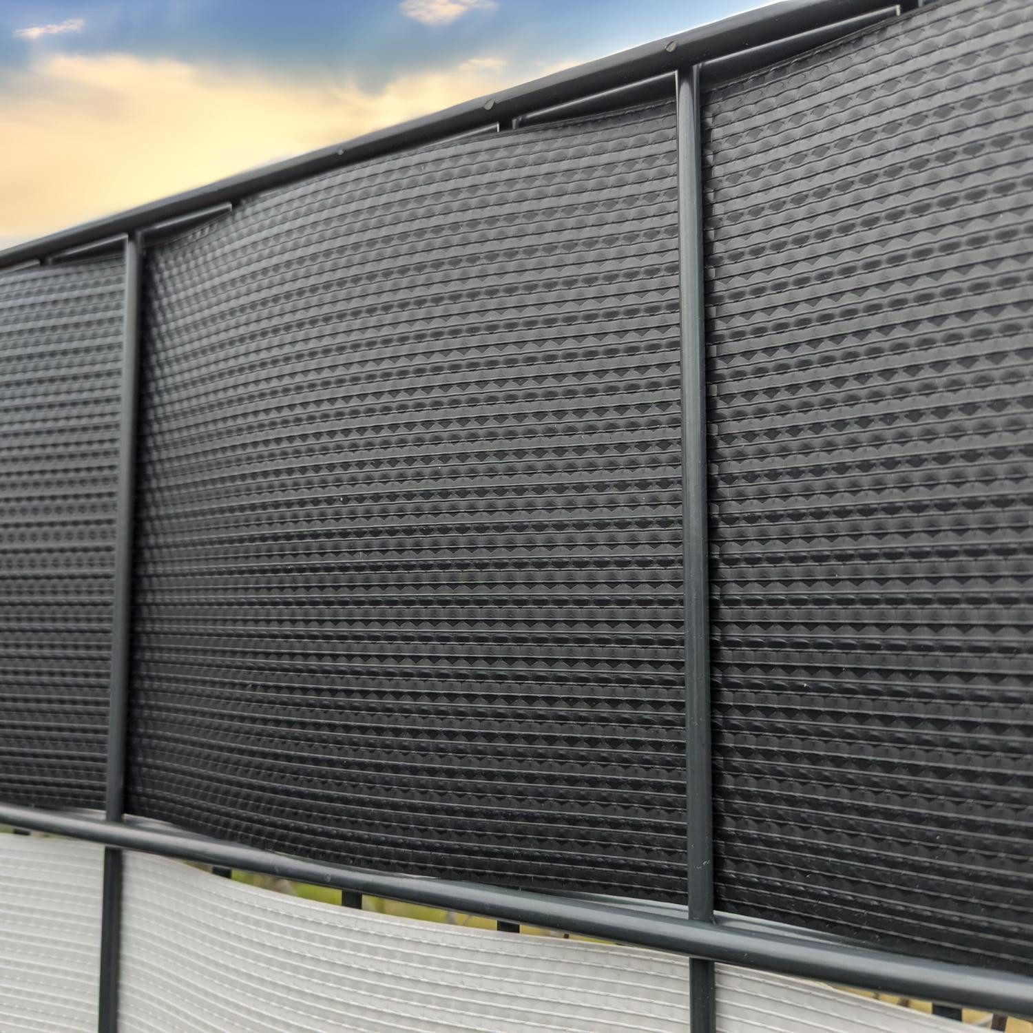 zaunzu Sichtschutzstreifen Delux-R Einzelstreifen Wabenstruktur Schwarz 10x 2,55m, (10 Streifen, 5 Jahre Garantie), Farbecht und umweltfreundlich