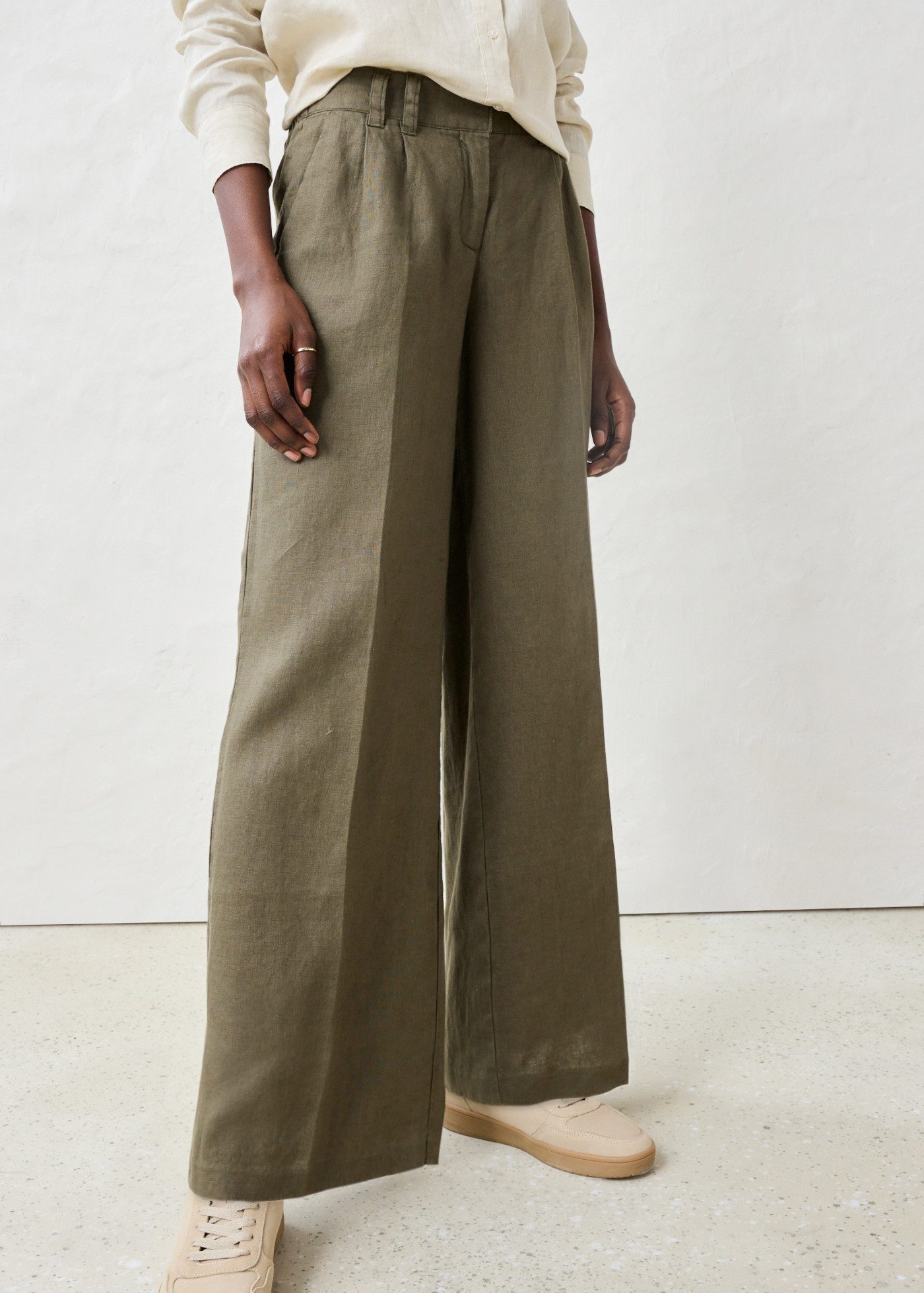 bonprix Bundfaltenhose aus Leinen, strapazierfähiges Material, Loose Fit, mit Knittereffekt