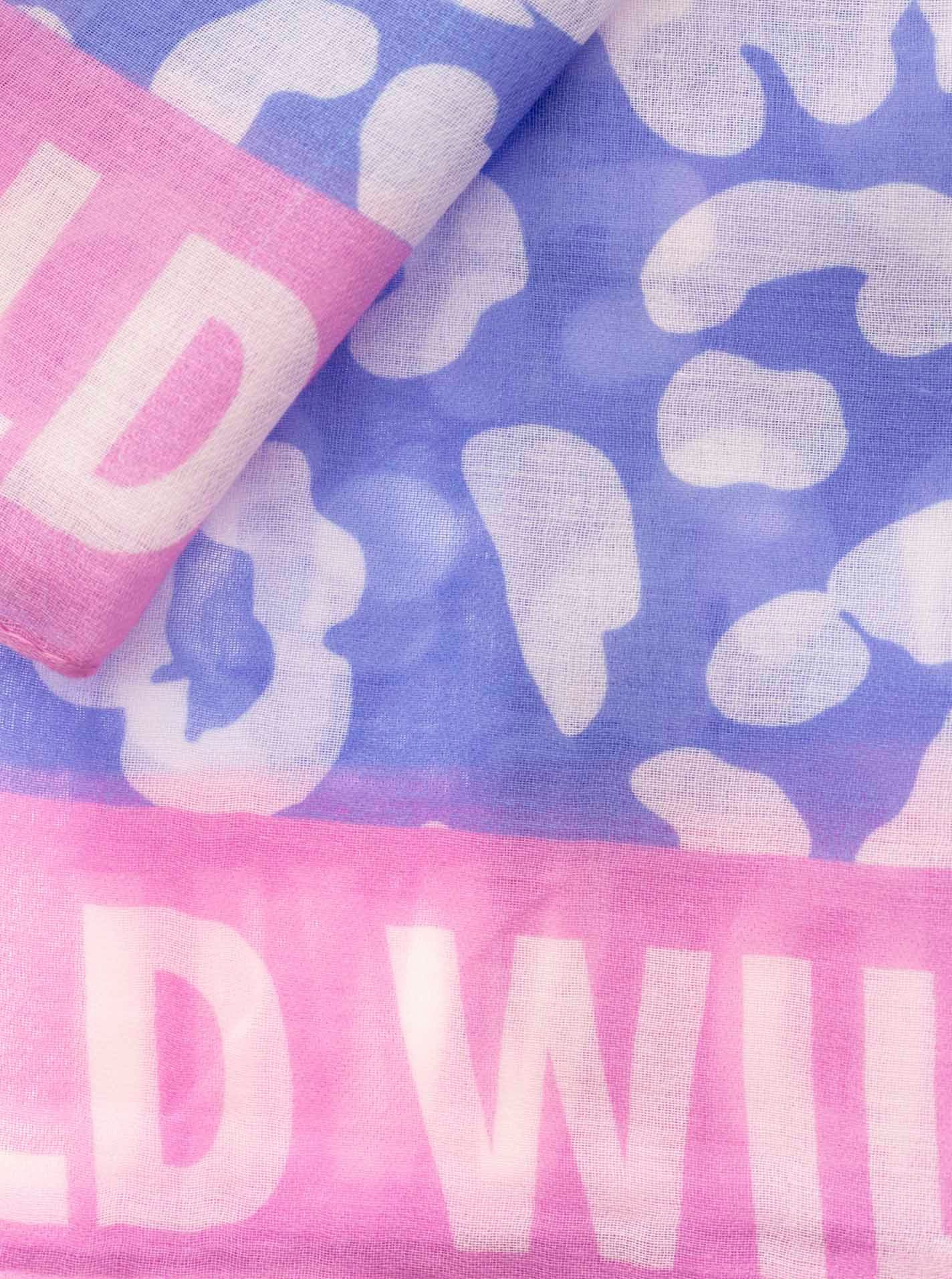 Zwillingsherz Schal "Leo Dreams", Leomuster und Schriftzug, transparenter Look