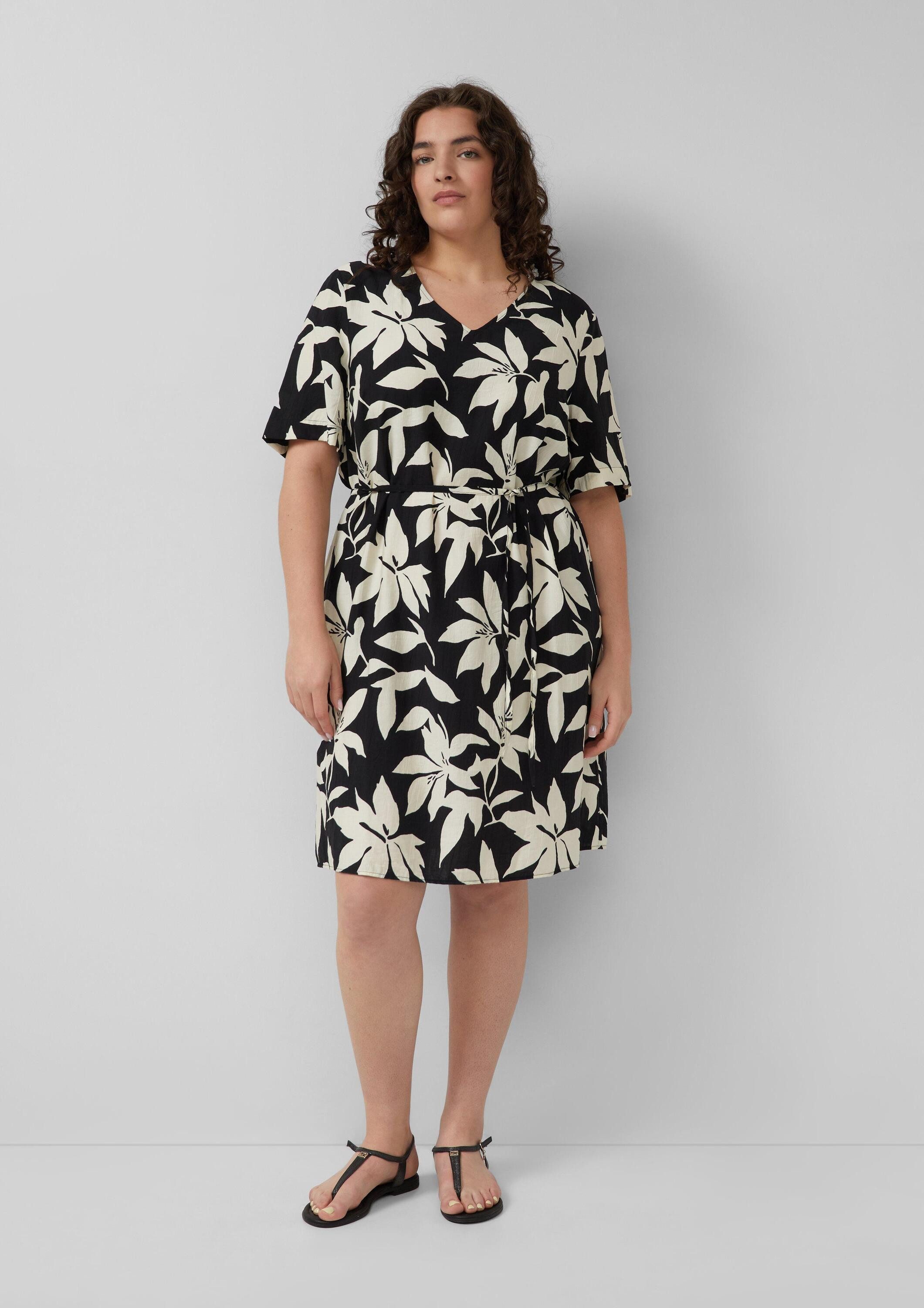 s.Oliver Minikleid Kleid Strukturiertes Kleid mit Gürtel
