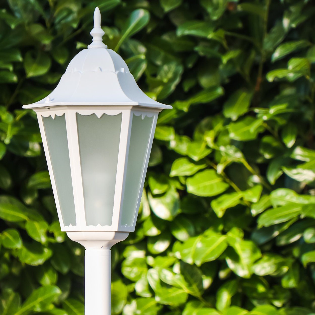 hofstein Außen-Stehlampe »Fabiano« Außenleuchte in antikem Look, ohne Leuchtmittel, Aluguss in Weiß mit Milchglas-Scheiben, Wegeleuchte 120cm, E27, IP44