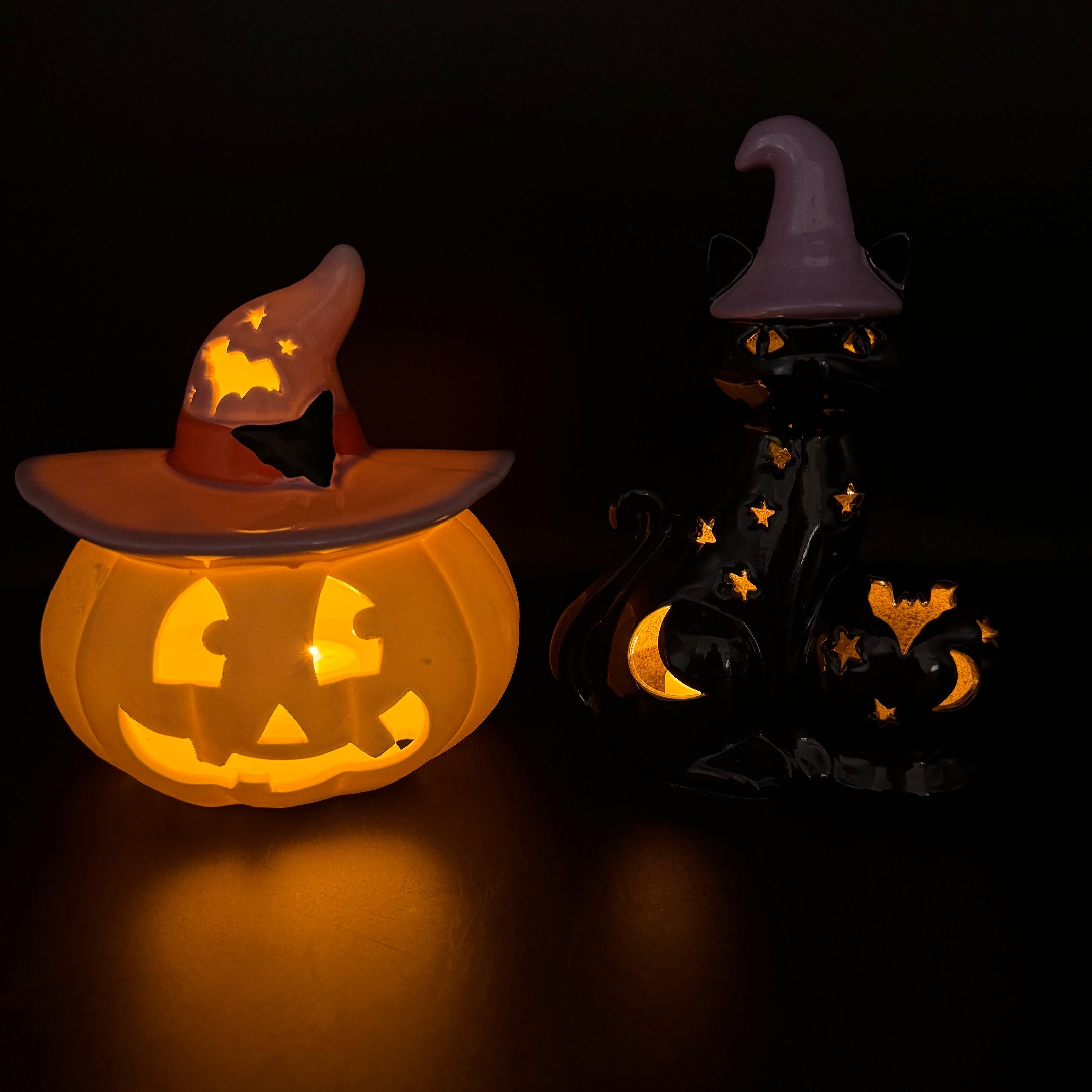 Online-Fuchs LED-Dekofigur Kürbis und schwarze Katze mit LED-Beleuchtung - Halloween Deko (6-Stunden Timerfunktion, aus Keramik gefertigt), warmweiße Beleuchtung oder seichter Farbwechsel möglich