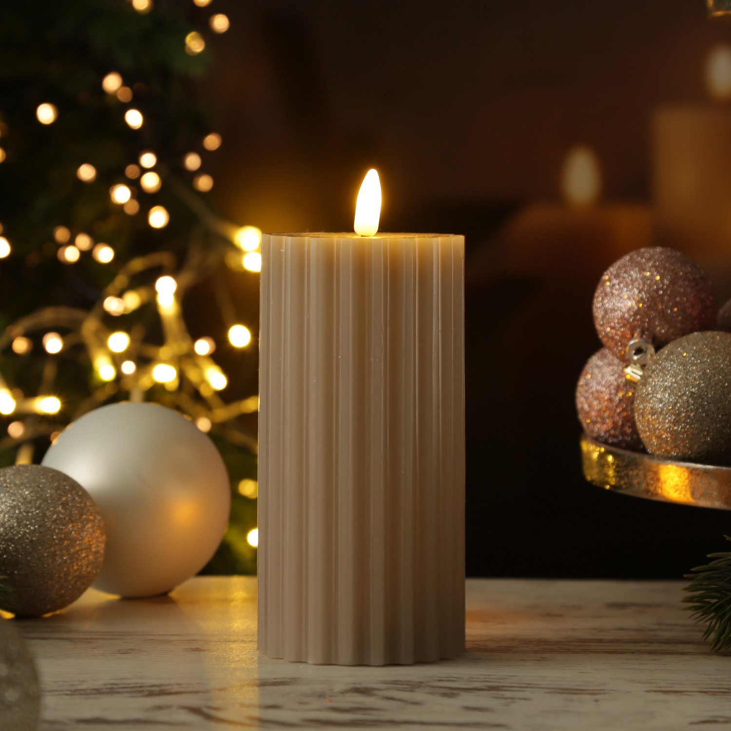 MARELIDA LED-Kerze Liv Echtwachs gerillt mit Rillen flackernd H: 17,5cm Timer hellgrau, LED Classic, warmweiß (2100K bis 3000K)