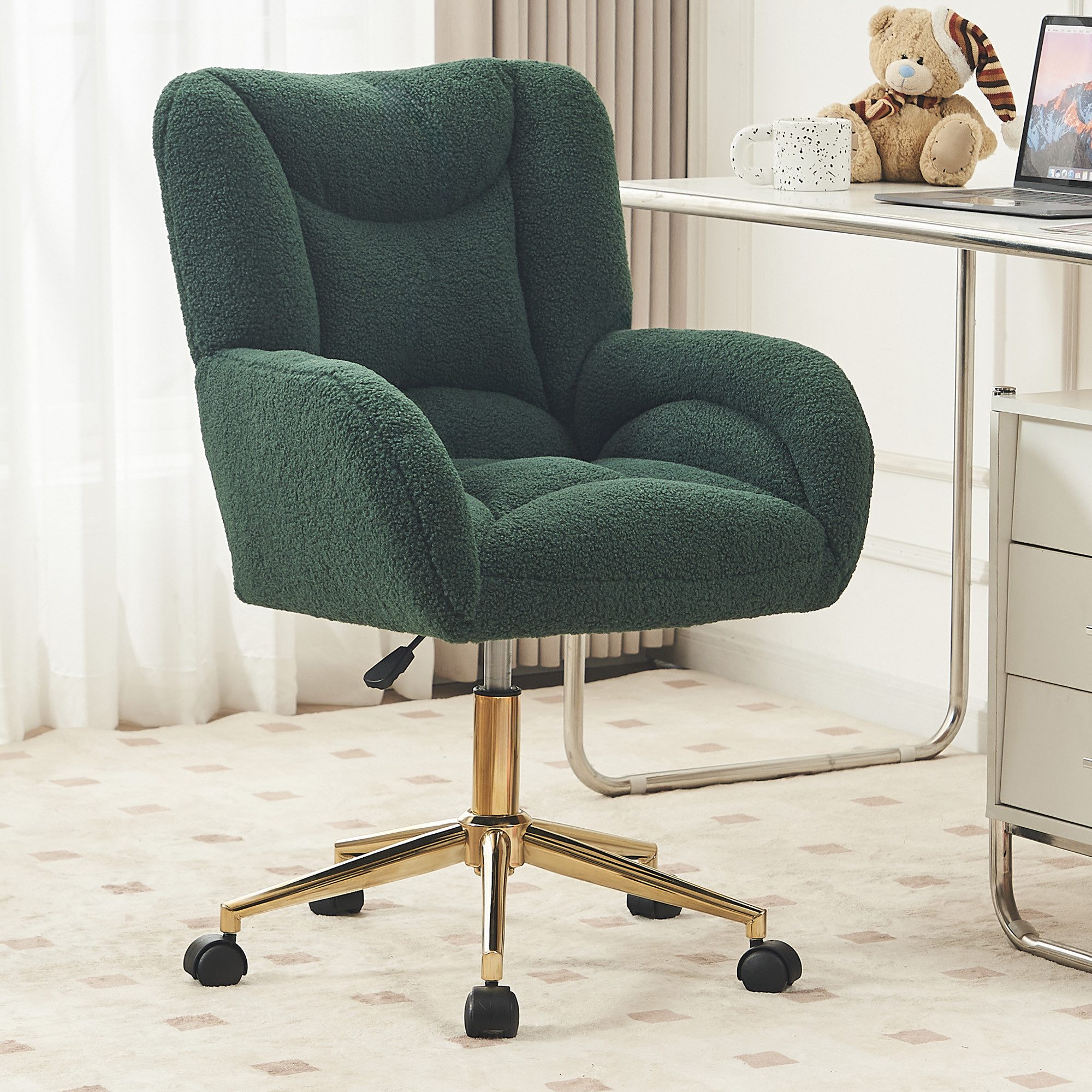 DEKKETO Polsterstuhl Bürostuhl, Schreibtischstuhl, Schminkstuhl & Drehstuhl aus Teddy Stoff (1 St), mit leisen Rollen, höhenverstellbar, ergonomische Lehne