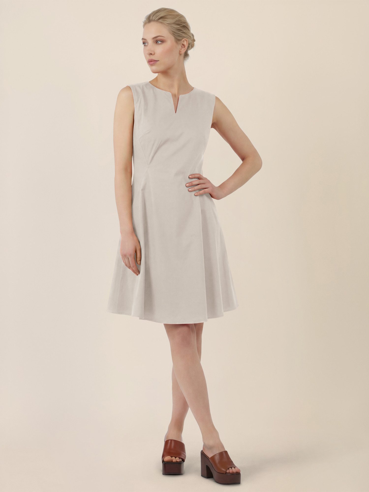 Apart Abendkleid mit modernem Ausschnitt