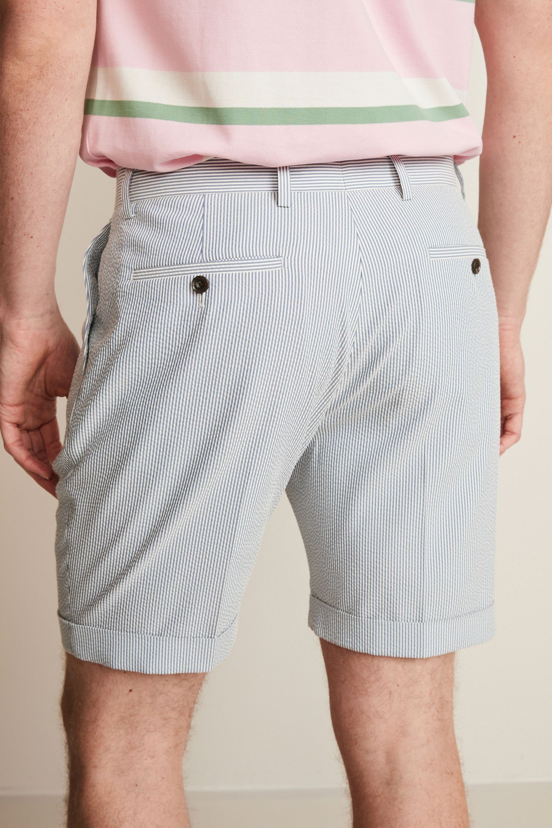 Gestreifter Seersucker-Anzug: Shorts (1-tlg) Next Shorts