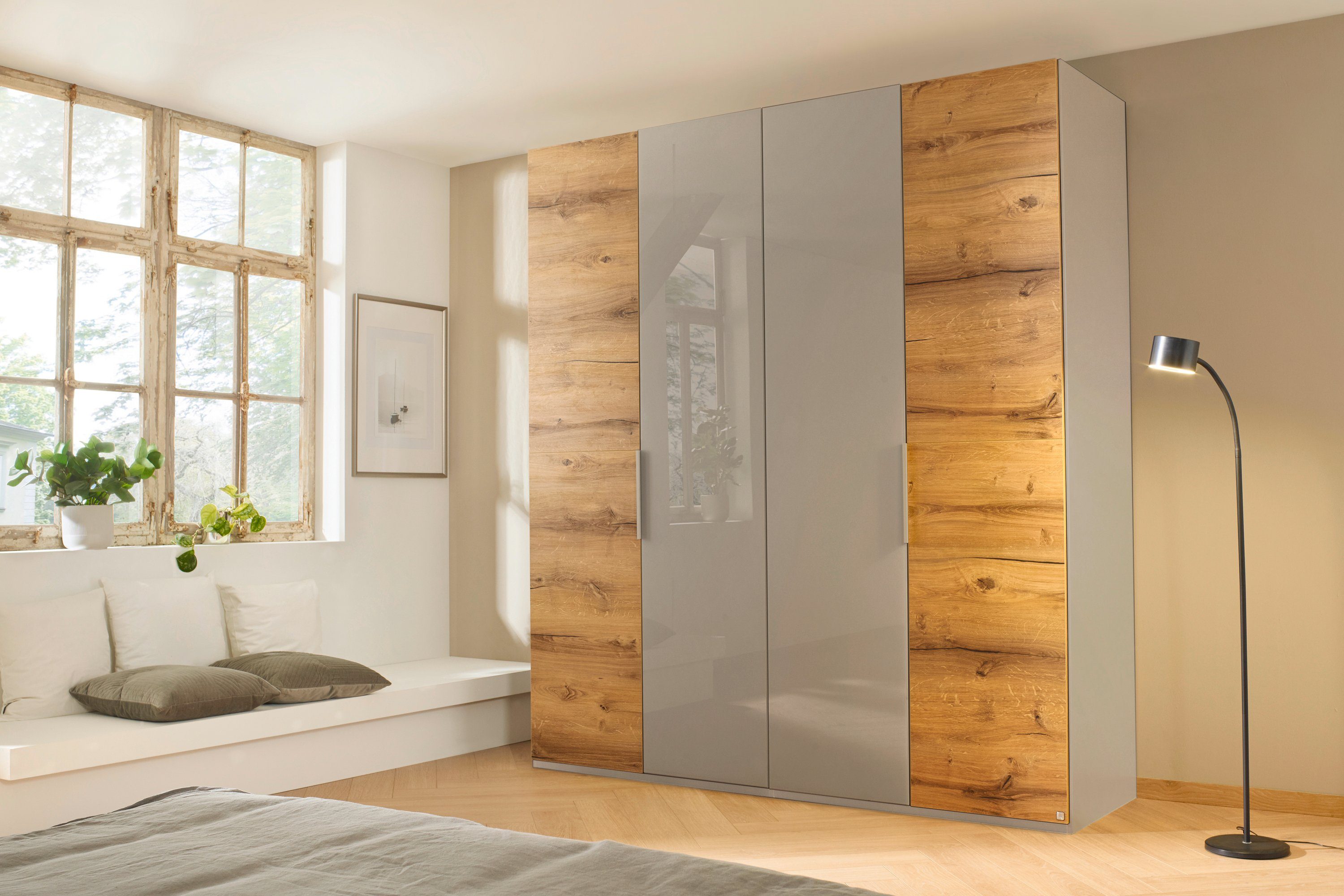 rauch Drehtürenschrank Fena oak optional Fango/Glas hell inkl. Fango/Atlantic Außentüren Innenausstattung, in umfangreicher Eiche