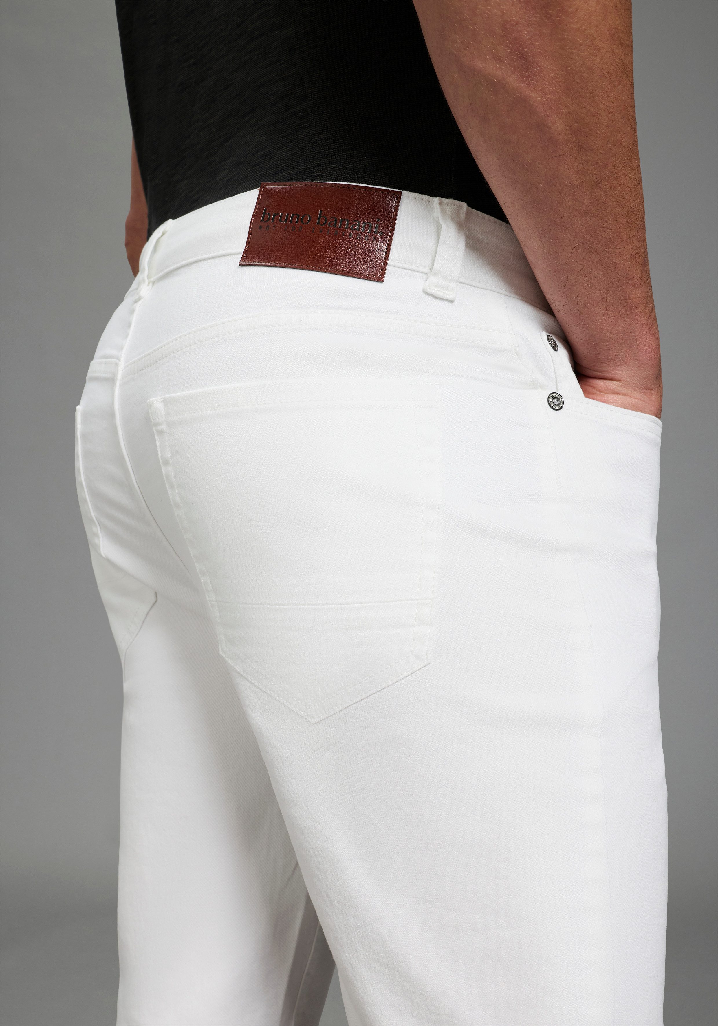 Bruno Banani Jeansshorts Hutch-Shorts gerade geschnittene kurze Beine, niedrige Leibhöhe