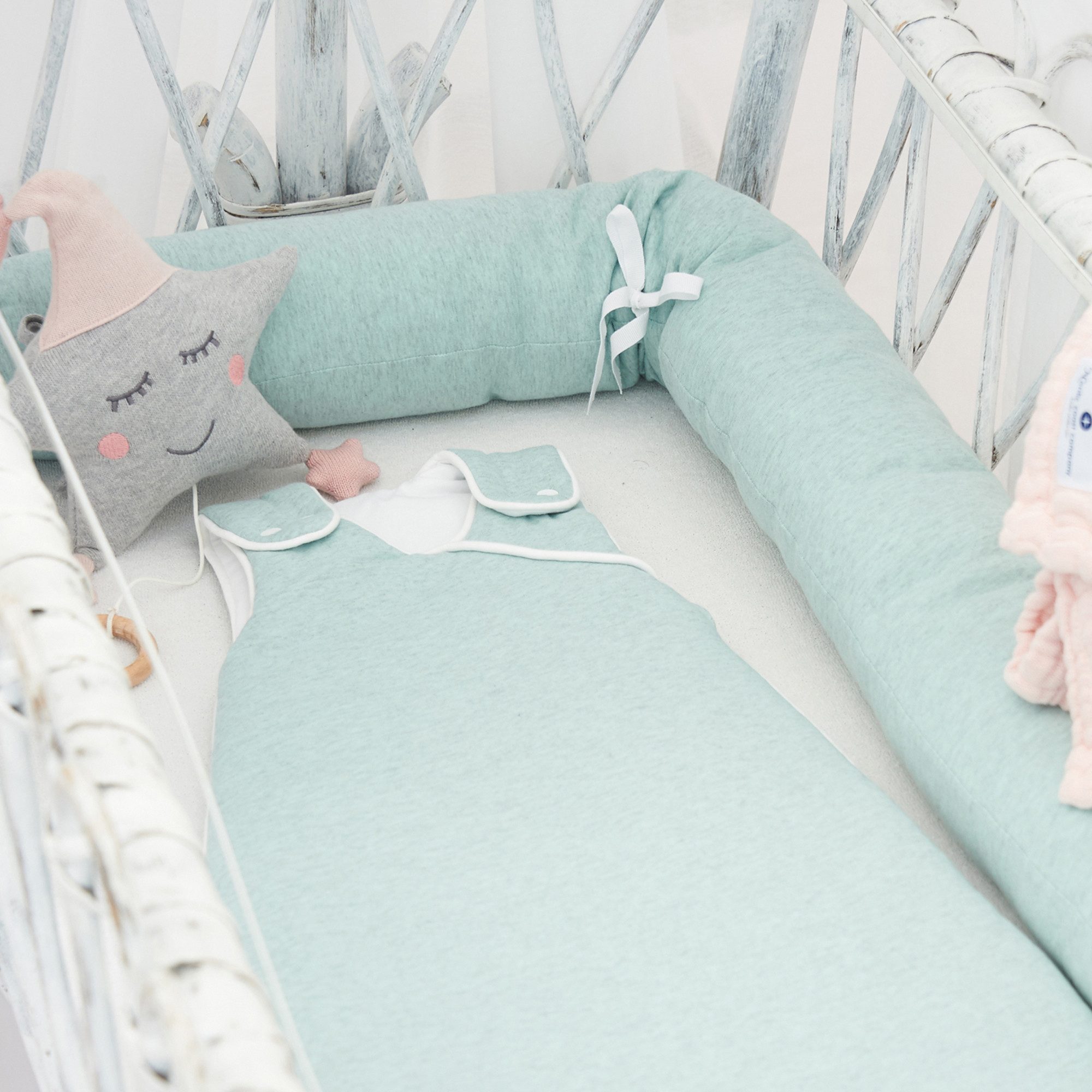 Nordic Coast Company Nestchenschlange Bettschlange Bettrolle für Babybett und Beispielbett Kopfschutz, Sicher venäht, passt ins Kinderbett, Kinderwagen, Premium Baumwolle