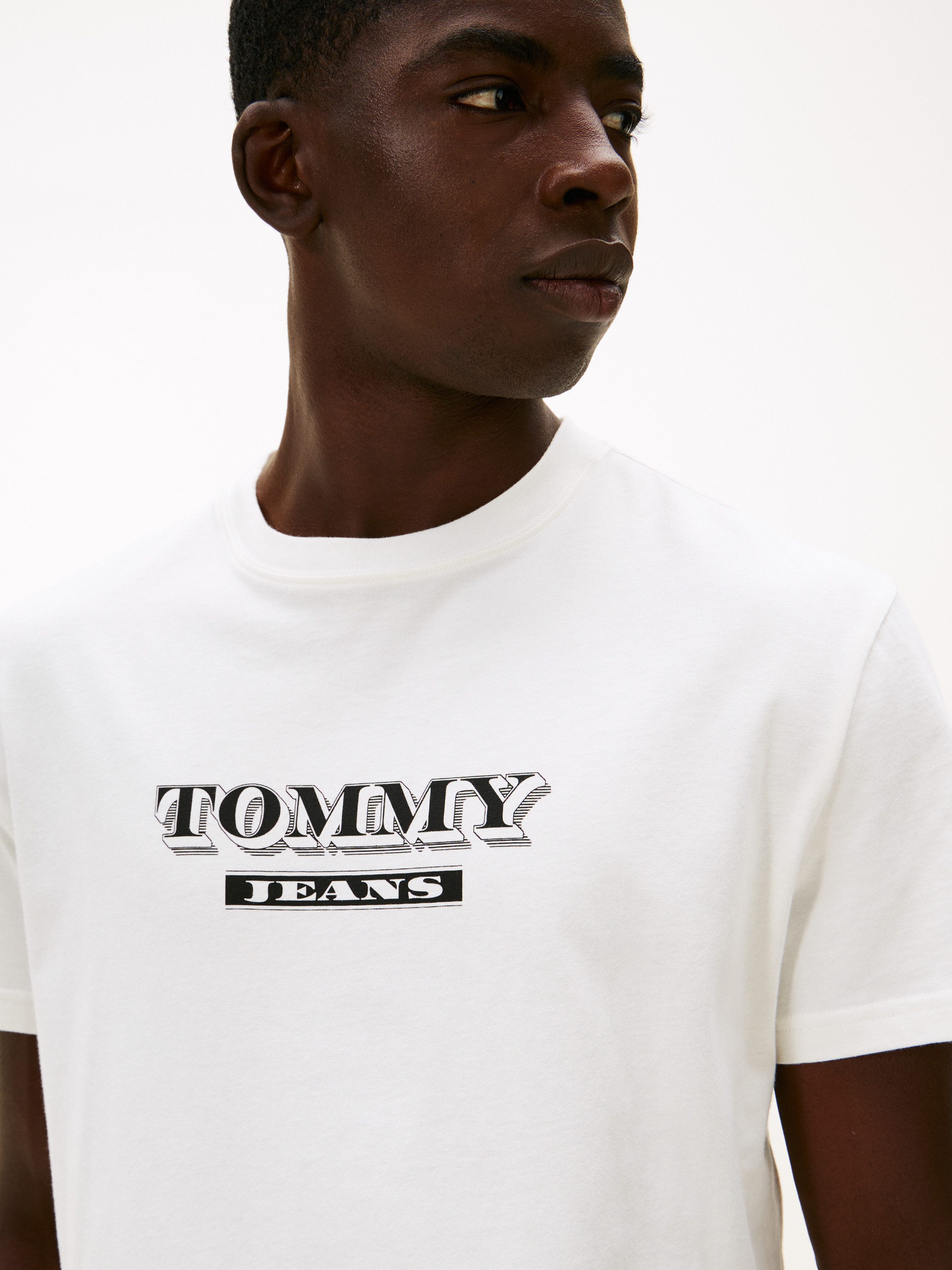 Tommy Jeans Rundhalsshirt TJM BILLS FONT regular fit, Rundhals, bedruckt