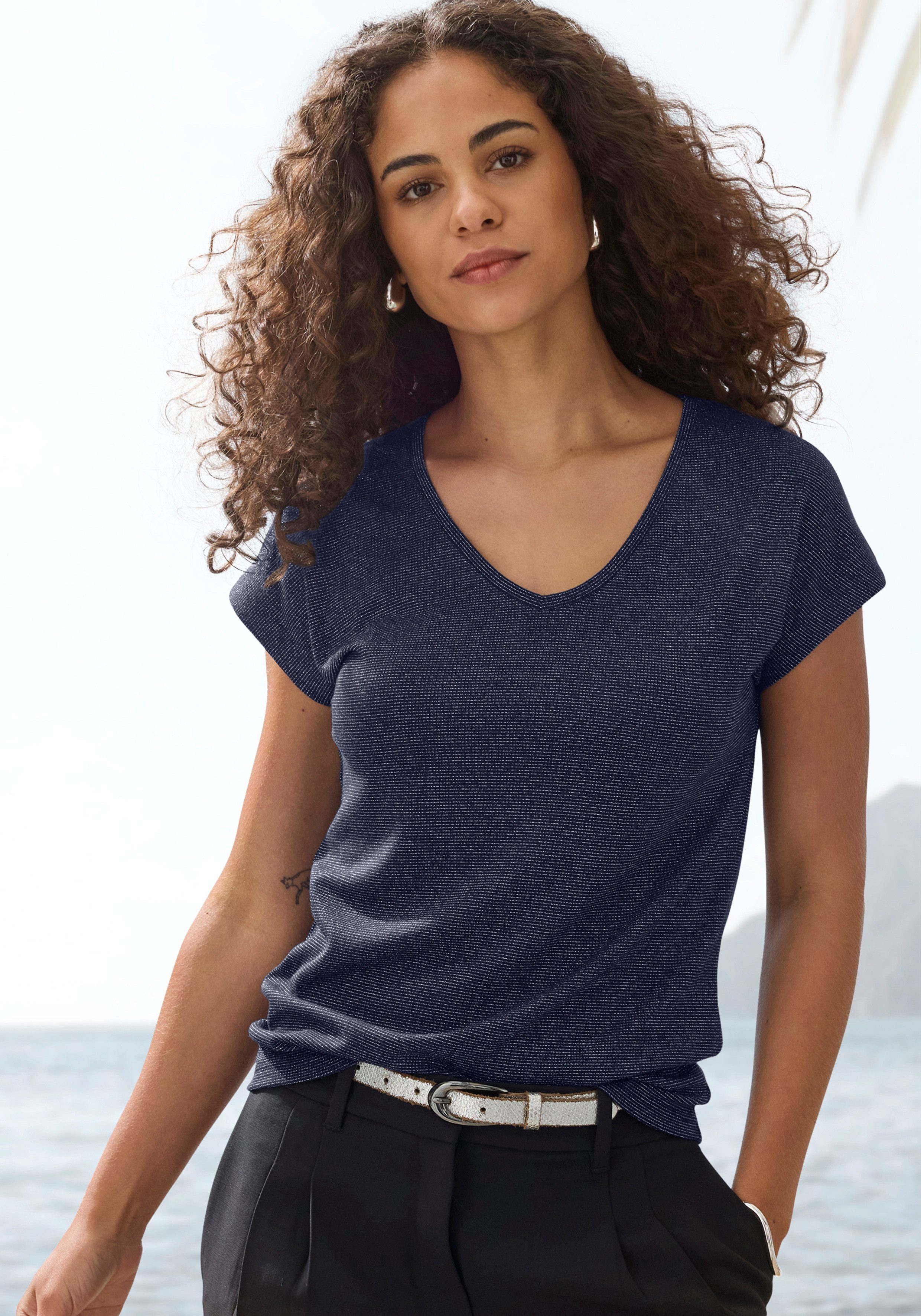 LASCANA Kurzarmshirt mit silberfarbenem Glitzereffekt aus günstig online kaufen