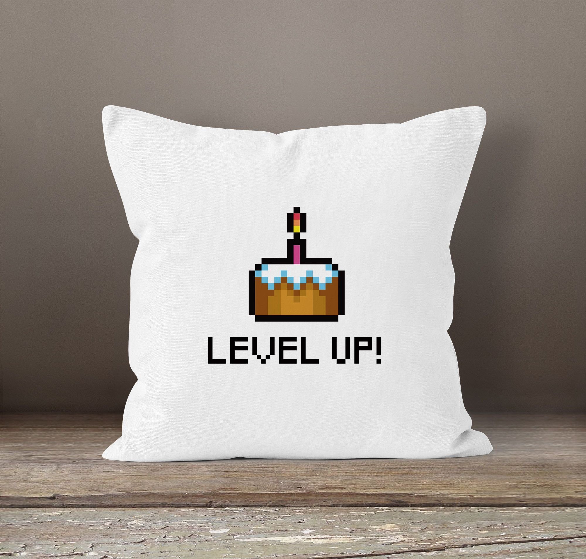 Up MoonWorks® Geburtstag Level Retro weiß Arcade Kissenhülle Pixel-Torte Baumwolle Dekokissen Pixelgrafik Gamer MoonWorks Dekokissen Geschenk Kissenbezug
